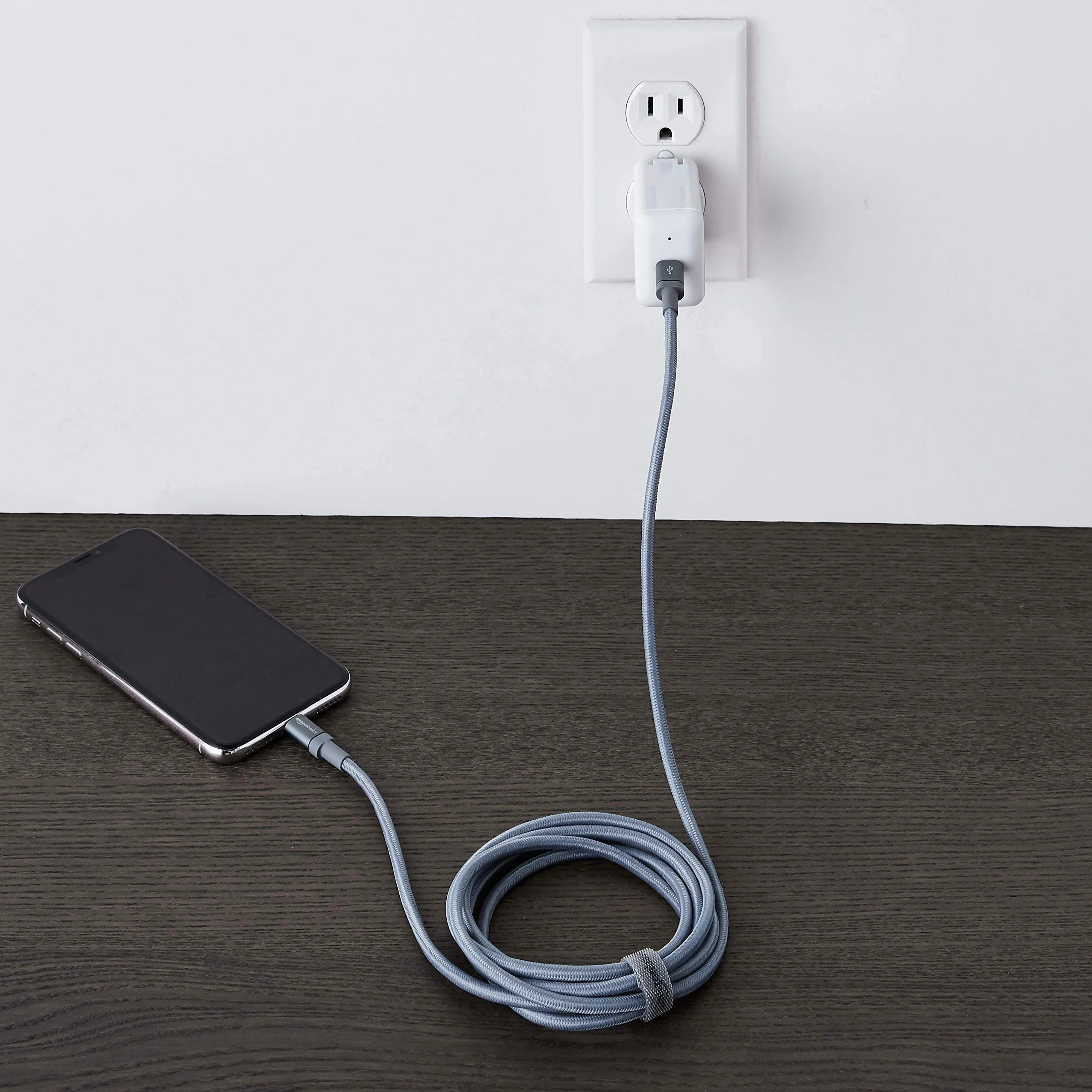Amazon Basics Kabel do ładowania USB-C na Lightning, nylonowy oplot, certyfikat MFi, do Apple iPhone 14, 13, 12, 11, X, Xs, Pro, Pro Max, Plus, iPad, 1,8 m, ciemnoszary