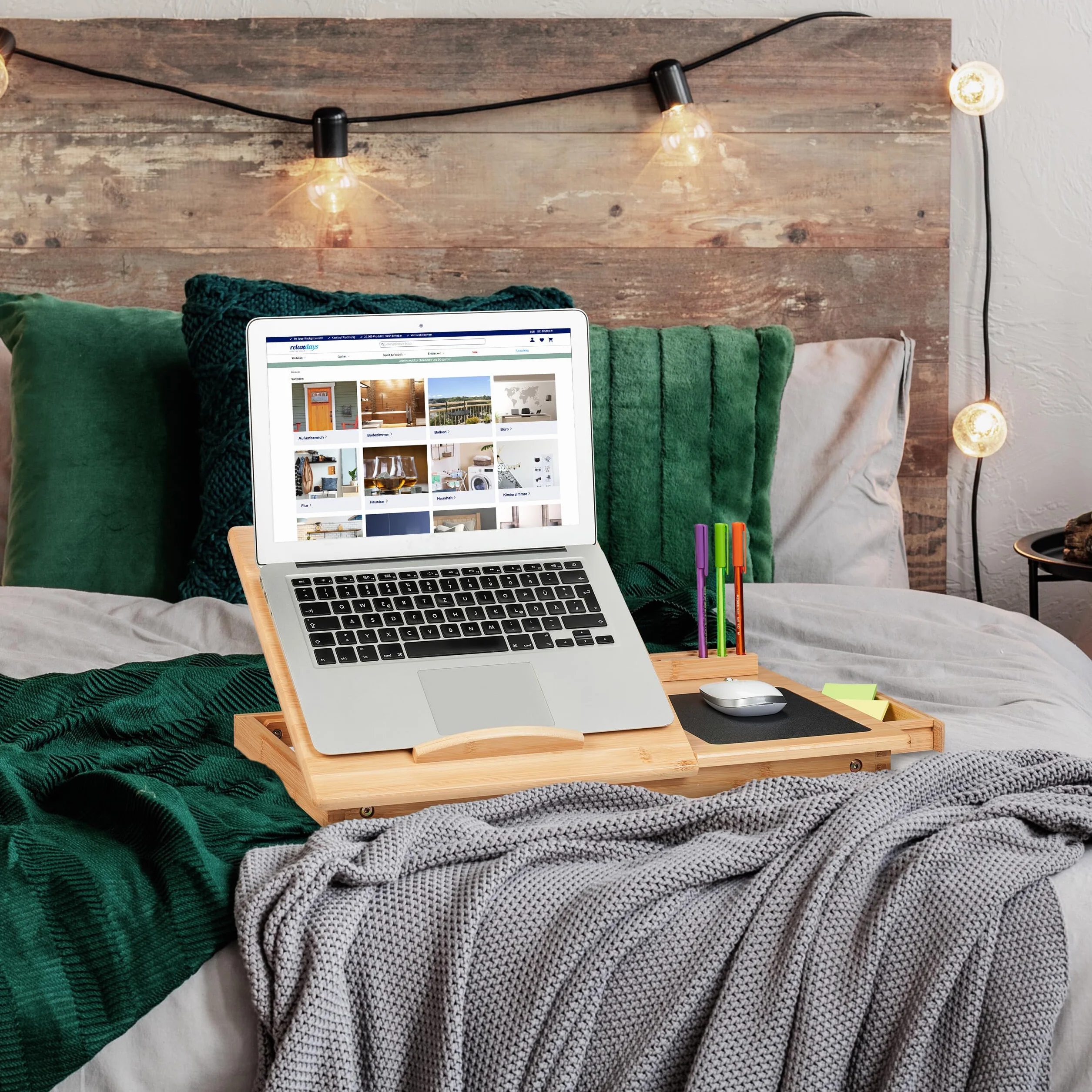 Relaxdays Stolik pod laptopa do łóżka i kanapy, składany stolik do łóżka, (wys. x szer. x gł.): 17,5 x 62 x 34 cm, bambus, szuflada i podkładka pod mysz, kolor naturalny