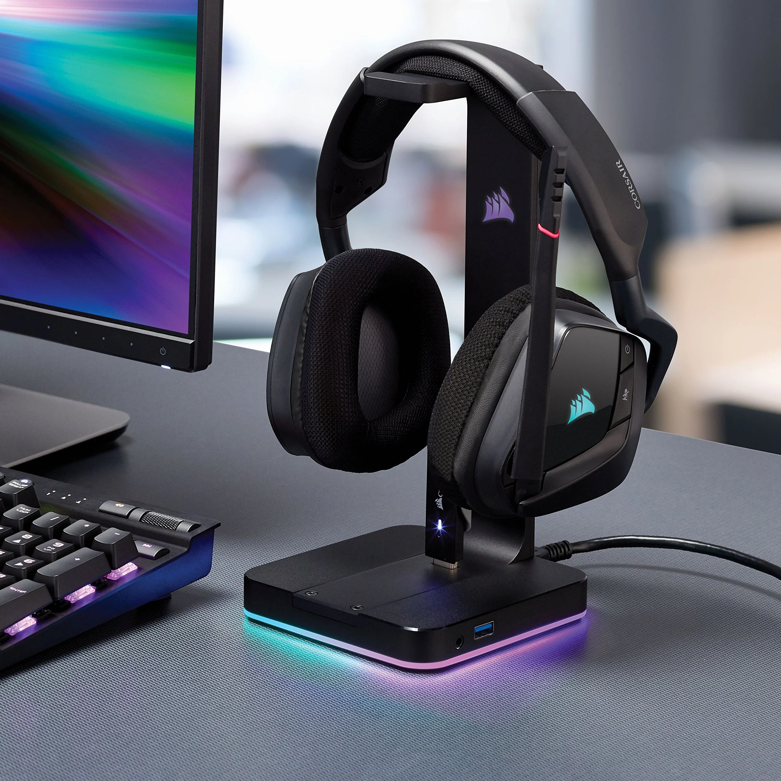 Corsair CA-9011167-EU, Premium Stojak na Słuchawki z Aluminium 2 x USB 3.1, Czarny