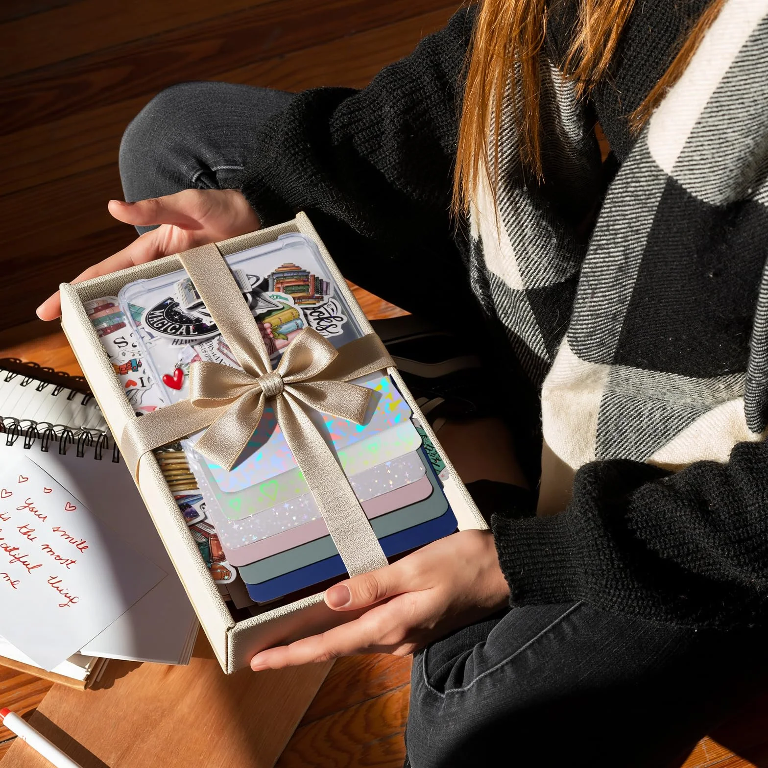 iDLEHANDS Przezroczyste etui na zupełnie nowe czytniki e-booków 17.8 cm – z 50 szt. naklejek do scrapbookingu, 6 szt. wkładek z papieru kartonowego, 1 szt. zatyczki przeciwpyłowej, nie kompatybilne z