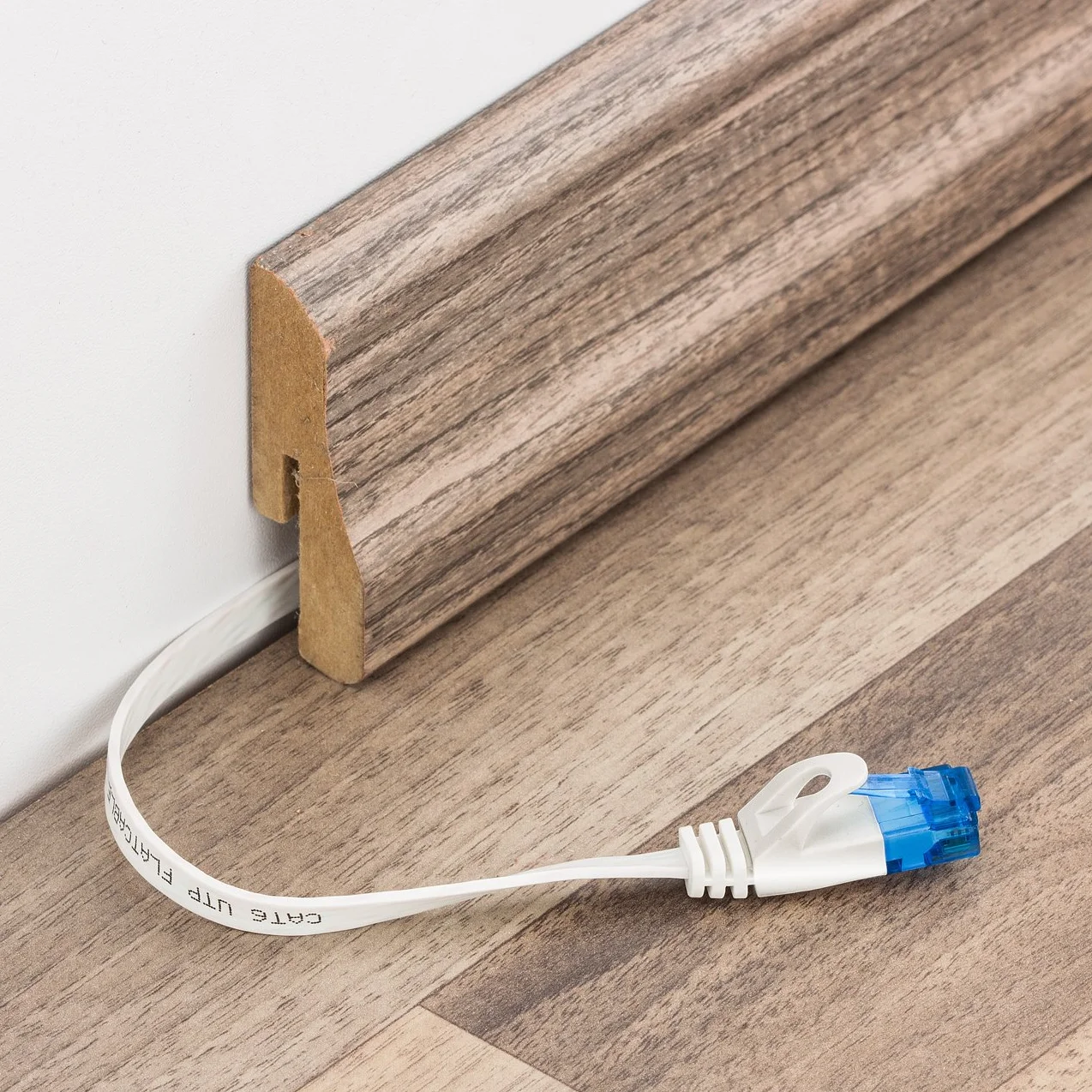 deleyCON 20m CAT6 Płaski Kabel Sieciowy Gigabit LAN RJ45 Ethernet Biały
