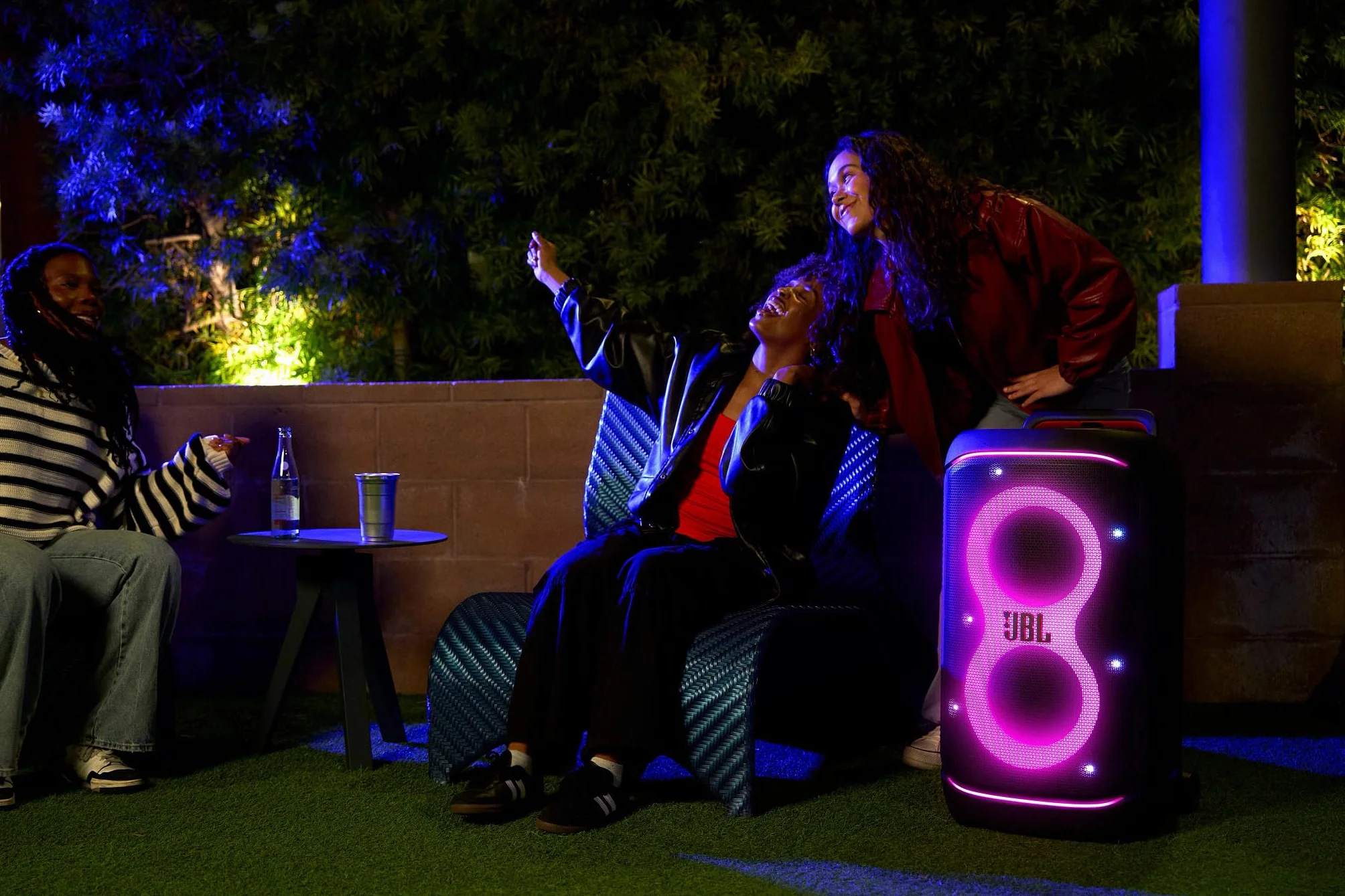 JBL Partybox 520 bezprzewodowy głośnik imprezowy Bluetooth, przenośny, czas odtwarzania 15 H, dynamiczny pokaz świetlny, IPX4, AI Sound Boost, wejście mikrofonowe, czarny