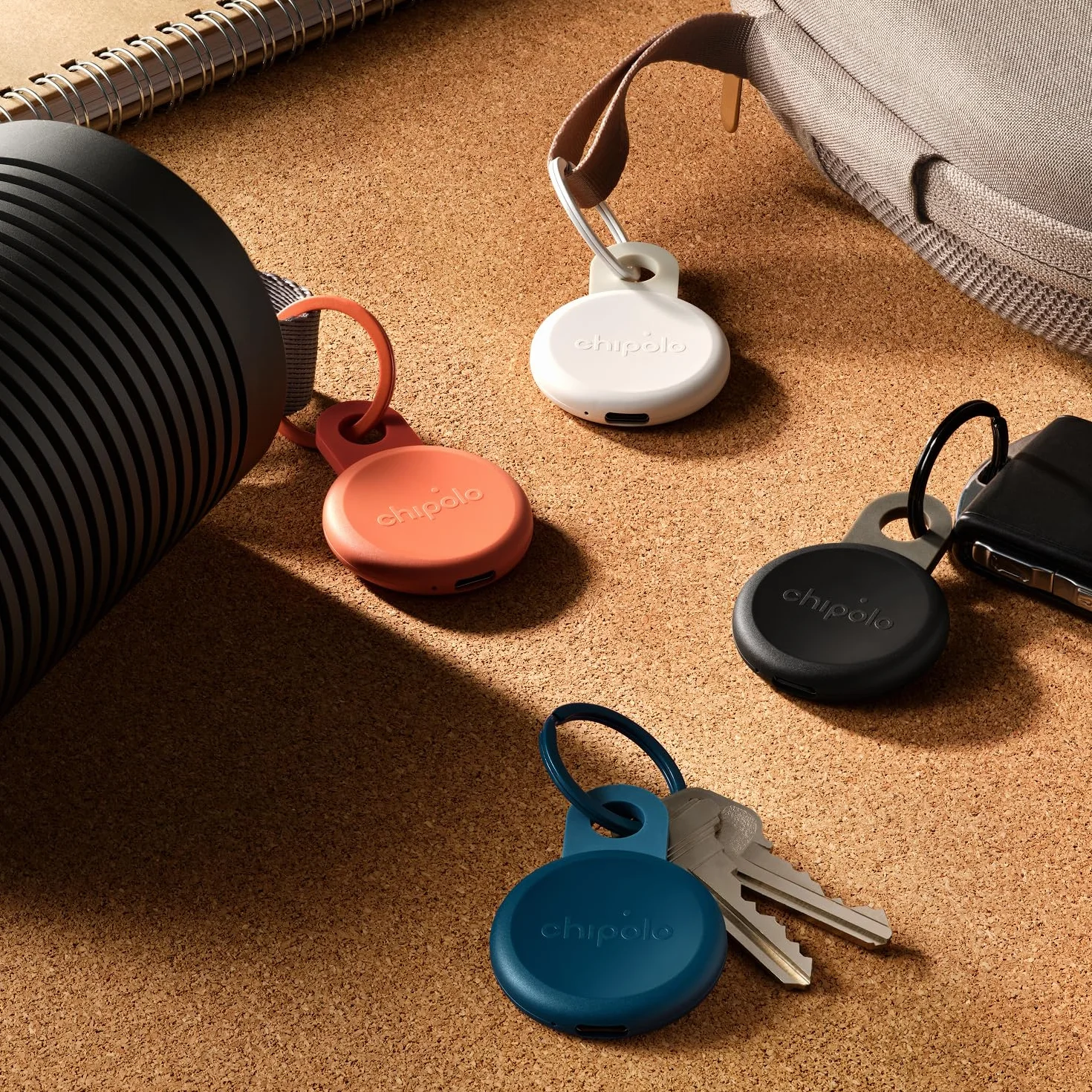 Chipolo LOOP - Ładowalny tracker Bluetooth do lokalizacji kluczy i kieszeni | lokalizator przedmiotów do kluczy, kompatybilny z Apple Find My lub Find Hub (4-Pak)