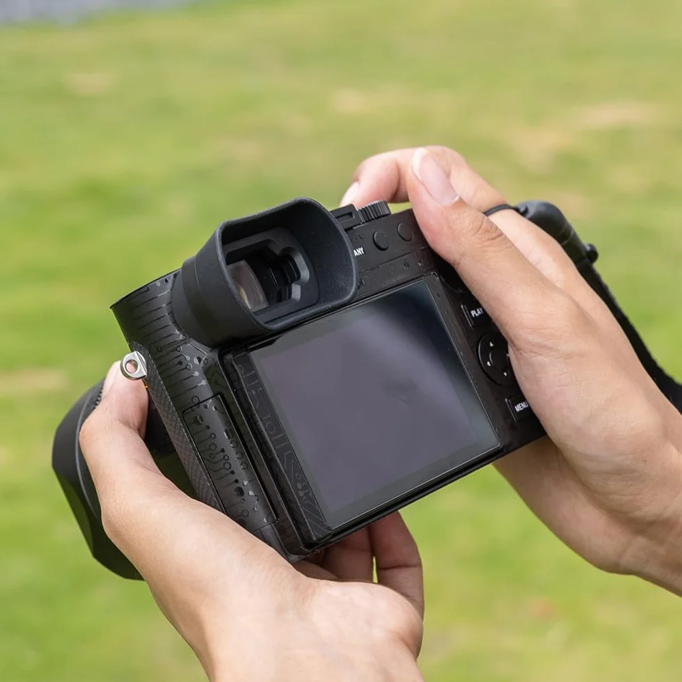 JJC Ultracienki szklany ochraniacz ekranu LCD do pełnoklatkowego aparatu cyfrowego Leica Q3 | Ultracienki, odporny na zarysowania, wysoka przejrzystość, krystalicznie czysty wyświetlacz, łatwa instalacja