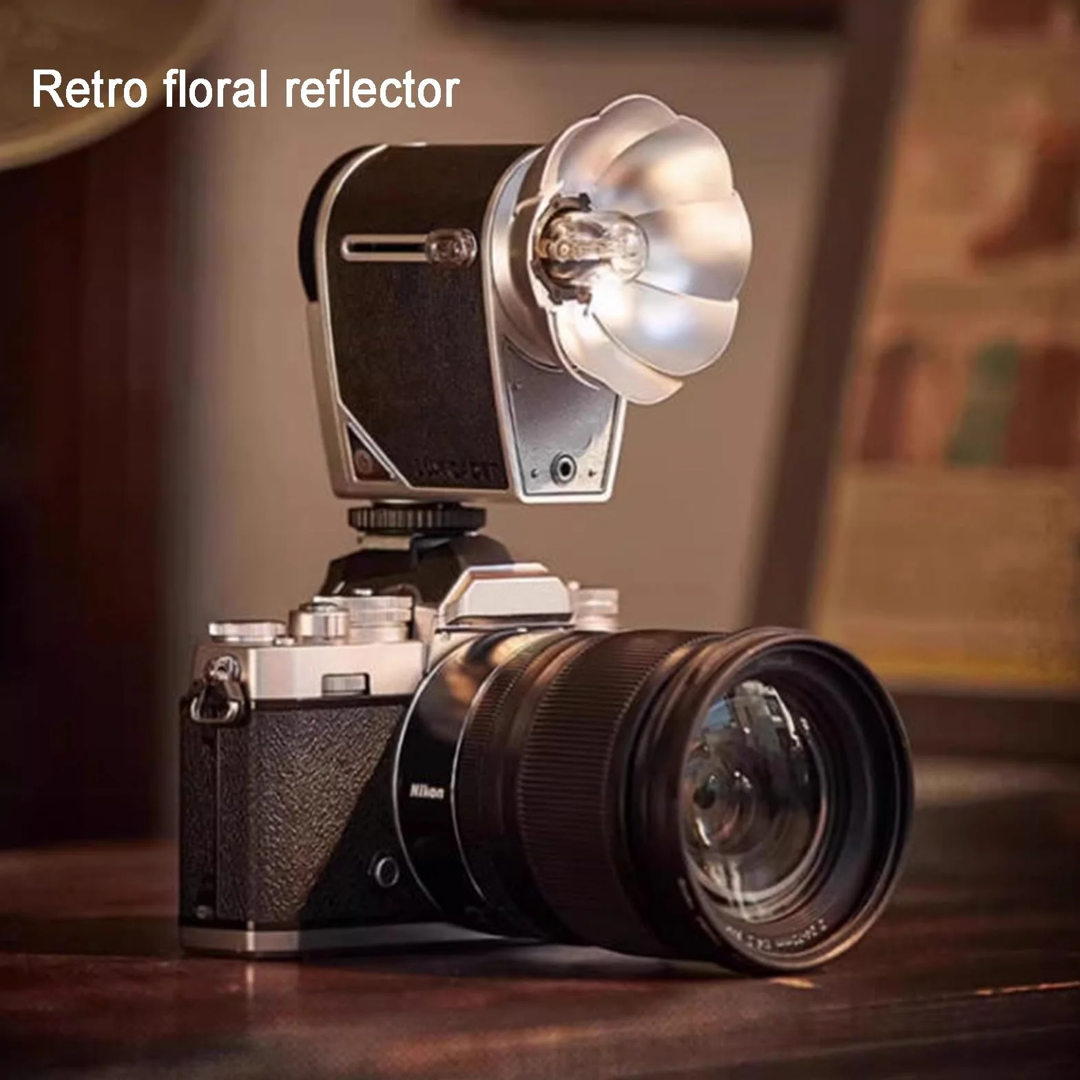 Lampa błyskowa do aparatu Speedlite ze srebrnym reflektorem, temperatura barwowa 6200 K, ogniskowa 28 mm, możliwość ładowania, kompatybilna z lustrzankami cyfrowymi i kamerami filmowymi