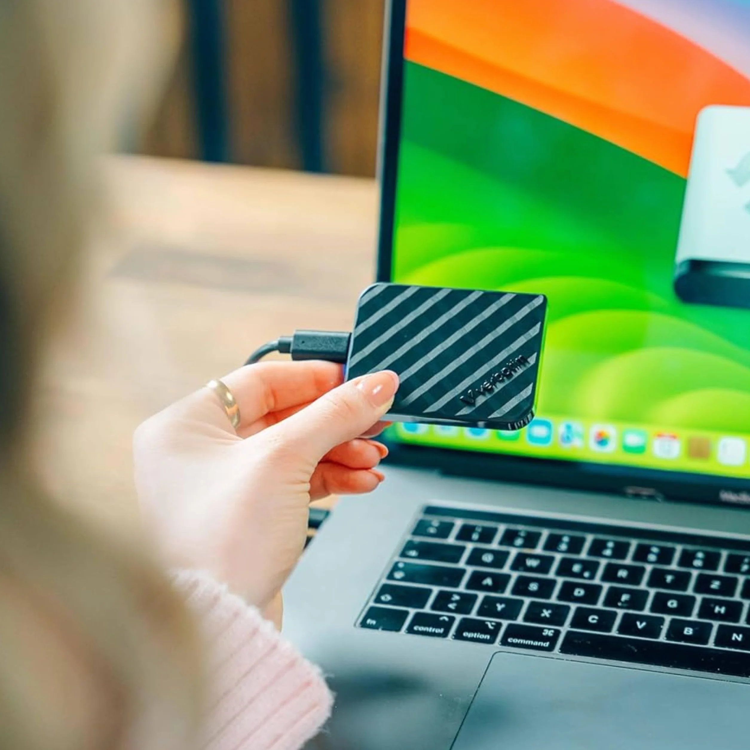 Verbatim Store 'n' Go Mini Diamond Portable SSD 2 TB, USB 3.2 Gen 1 z adapterem USB C 1000 MB/s, kompaktowy 35 g, szybki transfer danych, oprogramowanie Nero Backup, do PC i Mac, czarny