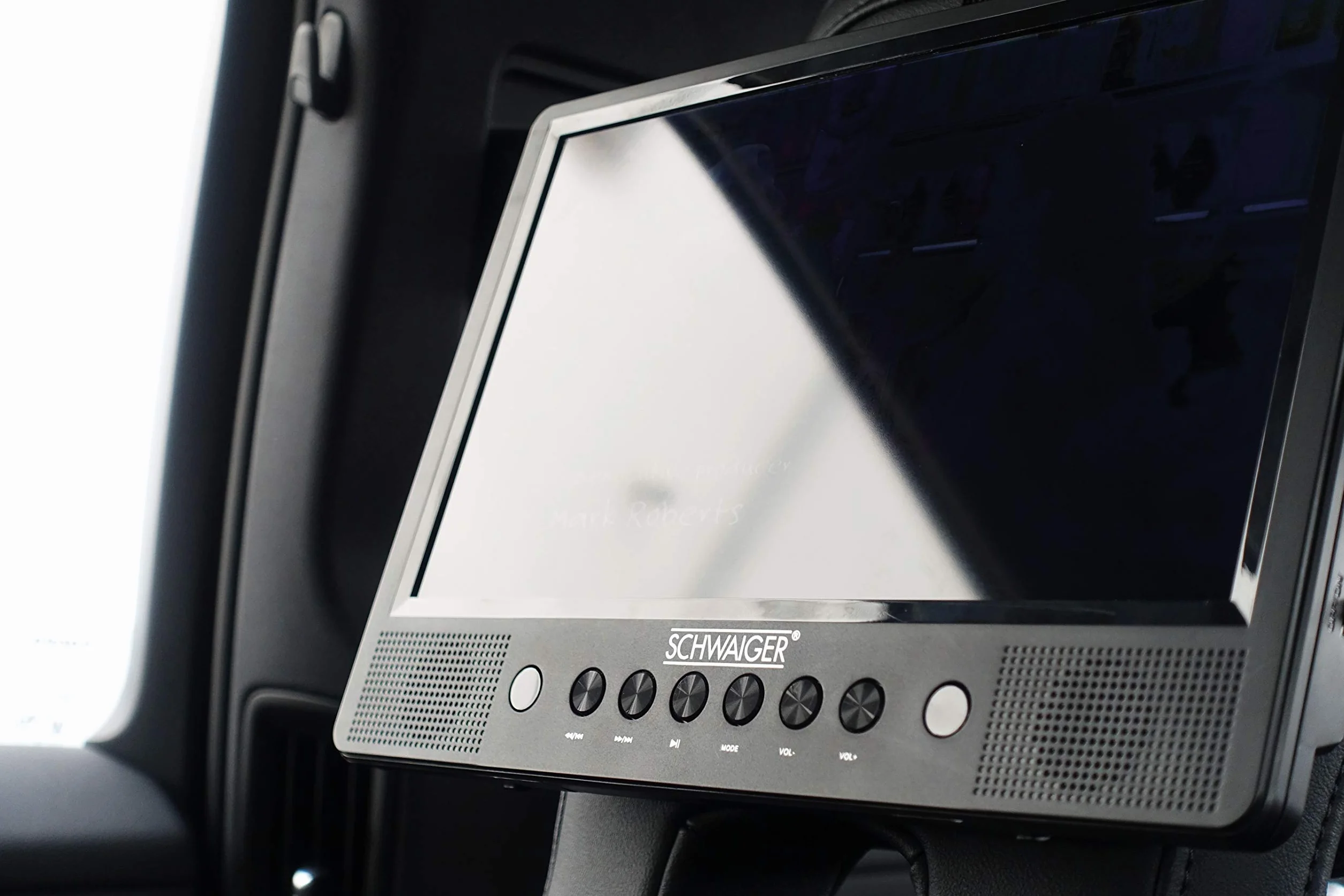 SCHWAIGER 716474 Przenośny odtwarzacz DVD 2 ekrany Przenośny odtwarzacz wideo Akumulator Pilot zdalnego sterowania Gniazdo SD Złącze USB Stojak samochodowy z materiałem montażowym