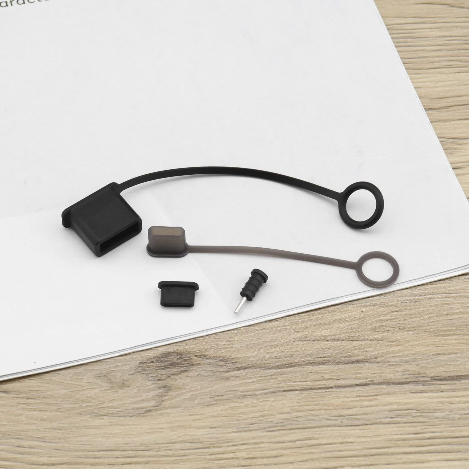 OTOTEC Zestaw 10 osłon wtykowych portów USB, osłona kabla USB C, osłona ochronna portu USB + zatyczki przeciwpyłowe USB C + ochraniacze przeciwpyłowe do gniazda słuchawkowego 3,5 mm, gumowe