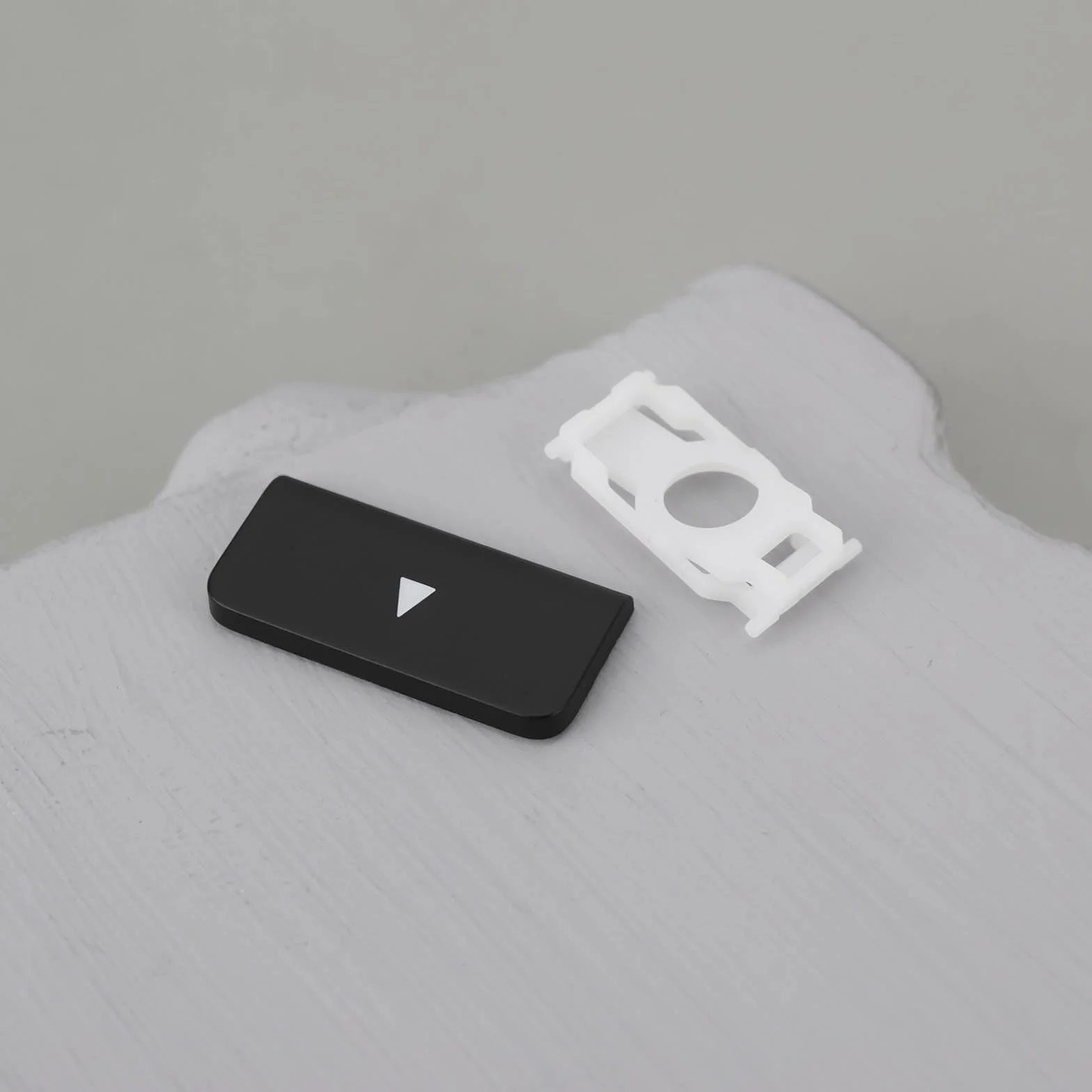1 zestaw wymiennych kluczy do laptopa ze strzałką w górę lub w dół z zawiasem zaciskowym nożycowym kompatybilny z Macbook AIR 33.0 cm 38 cm M1 M2 M3 M4 2020-2025