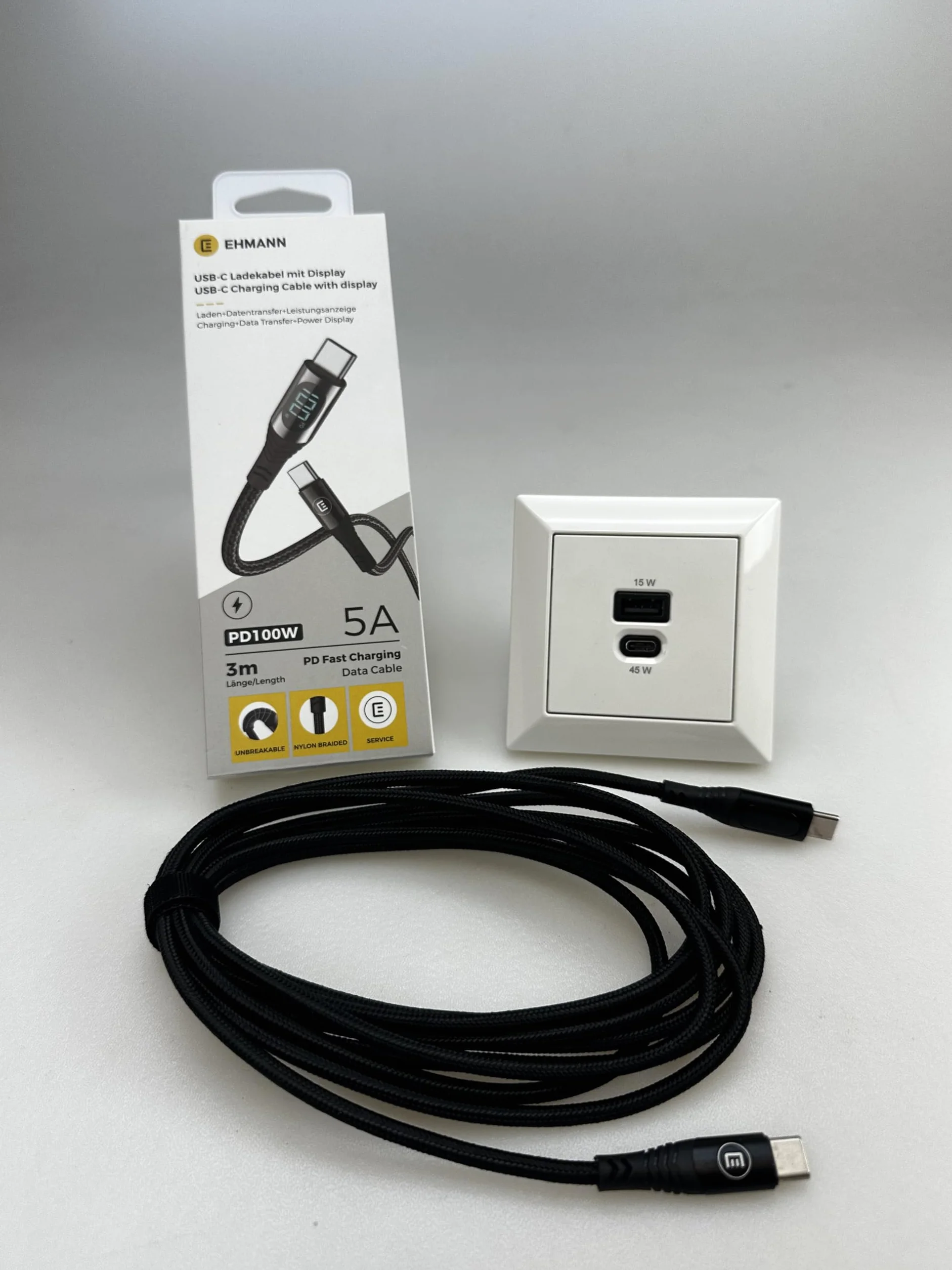 EHMANN zestaw 2 w 1, wbudowana stacja ładująca USB, USB-C 45 W + ładowarka USB-A 15 W i kabel USB C/C, ładowanie (100 W) + transmisja danych (480 Mbps) + pomiar mocy (wyświetlacz), długość 3 m,