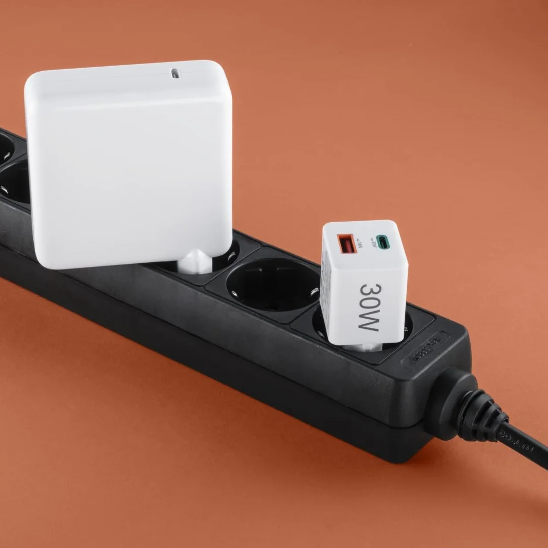 Hama Ładowarka sieciowa do telefonu 30 W (USB C, USB A, adapter do ładowania, Power Delivery, Ouick Charge, do ładowania) biała