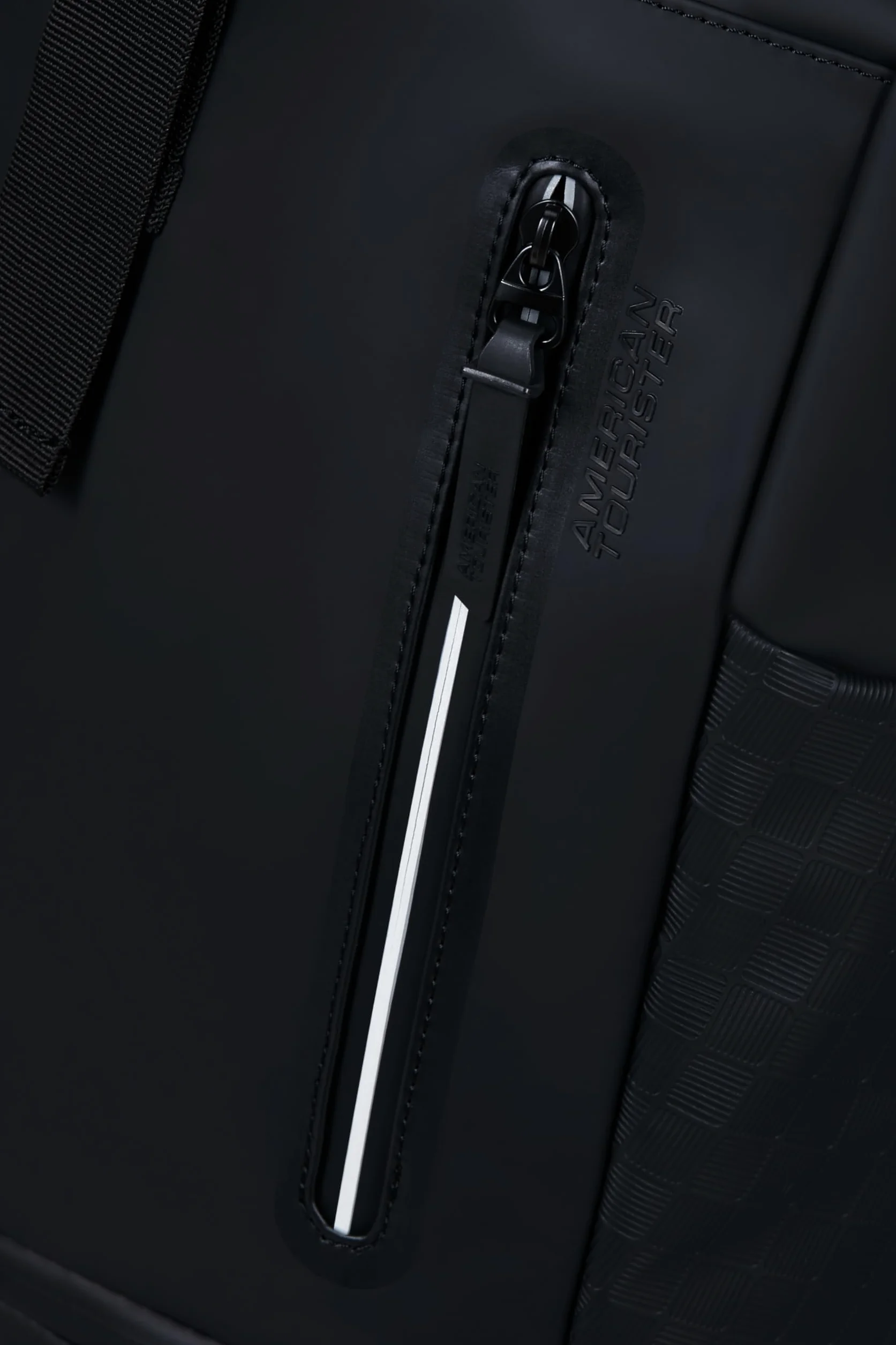 American Tourister Urban Tide - Rolltop Plecak na Laptopa 15.6", wodoodporny, z kieszenia na buty/ubrania, do biura, szkoly & uczelni - Czarny