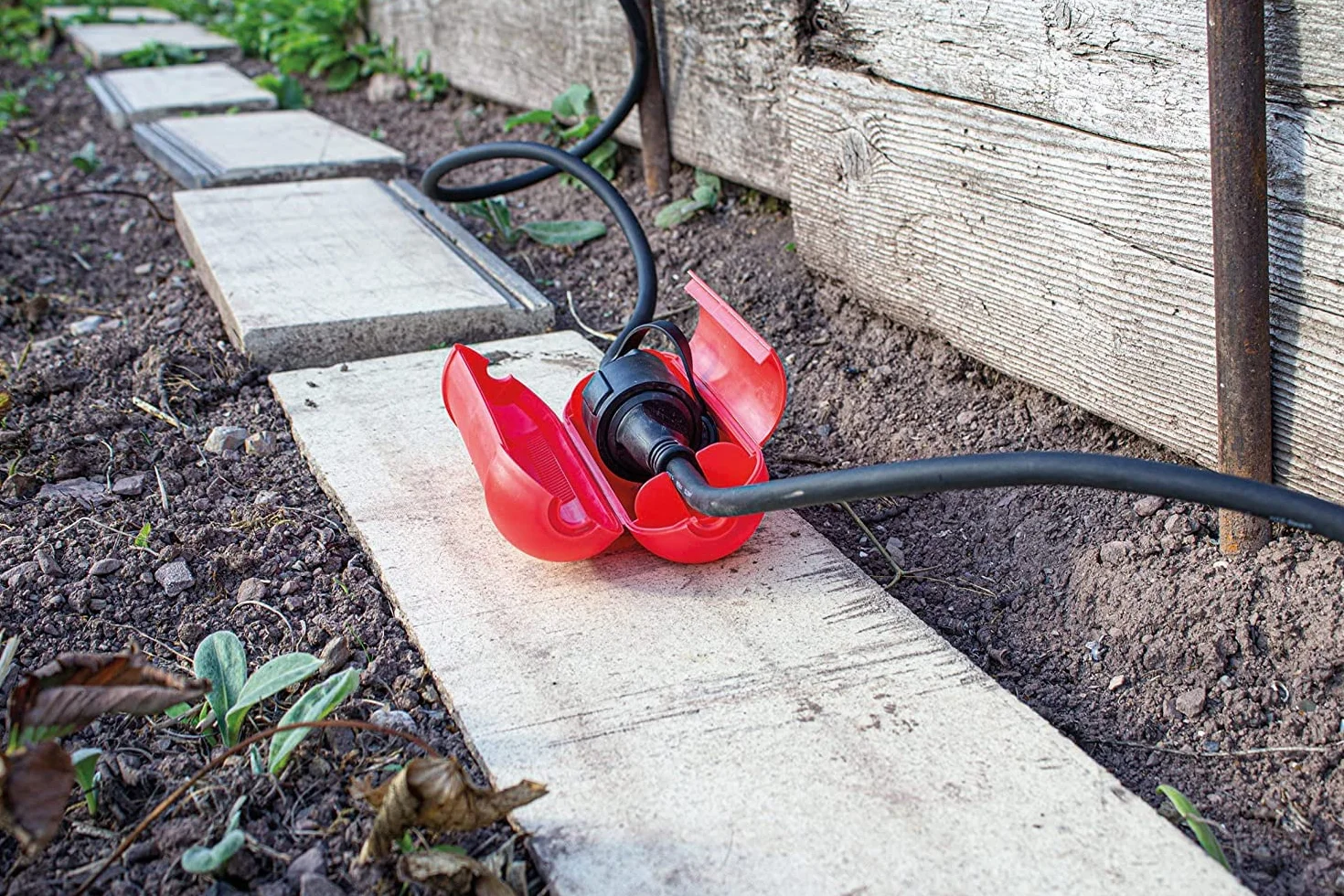 as - Schwabe 60305 Gumowy Przedłużacz z Wtyczką Ochronną, IP44, 230 V/16 A, Długość Kabla 5 Metrów, Czarny