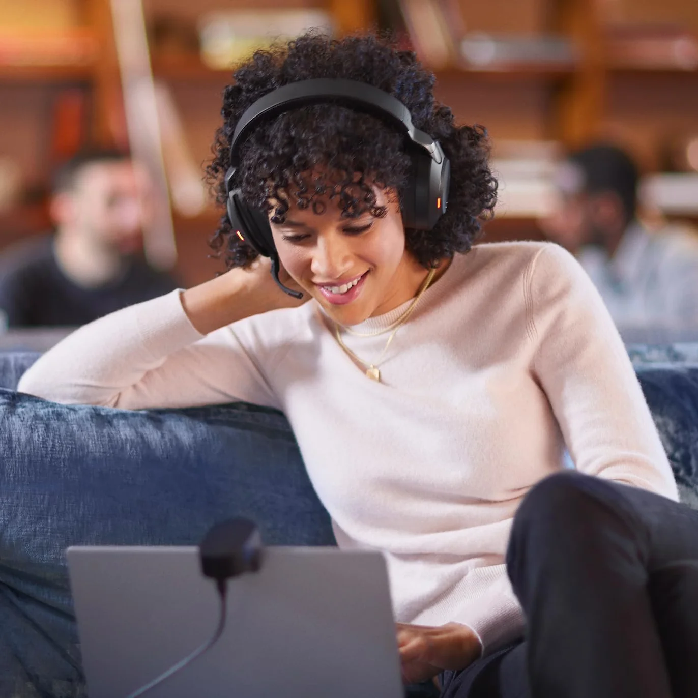 Jabra Evolve2 85 MS bezprzewodowe słuchawki z Link380a i stojakiem do ładowania, stereo, czarny, bezprzewodowy zestaw słuchawkowy Bluetooth do rozmów i muzyki, 37 godzin pracy baterii, zaawansowane