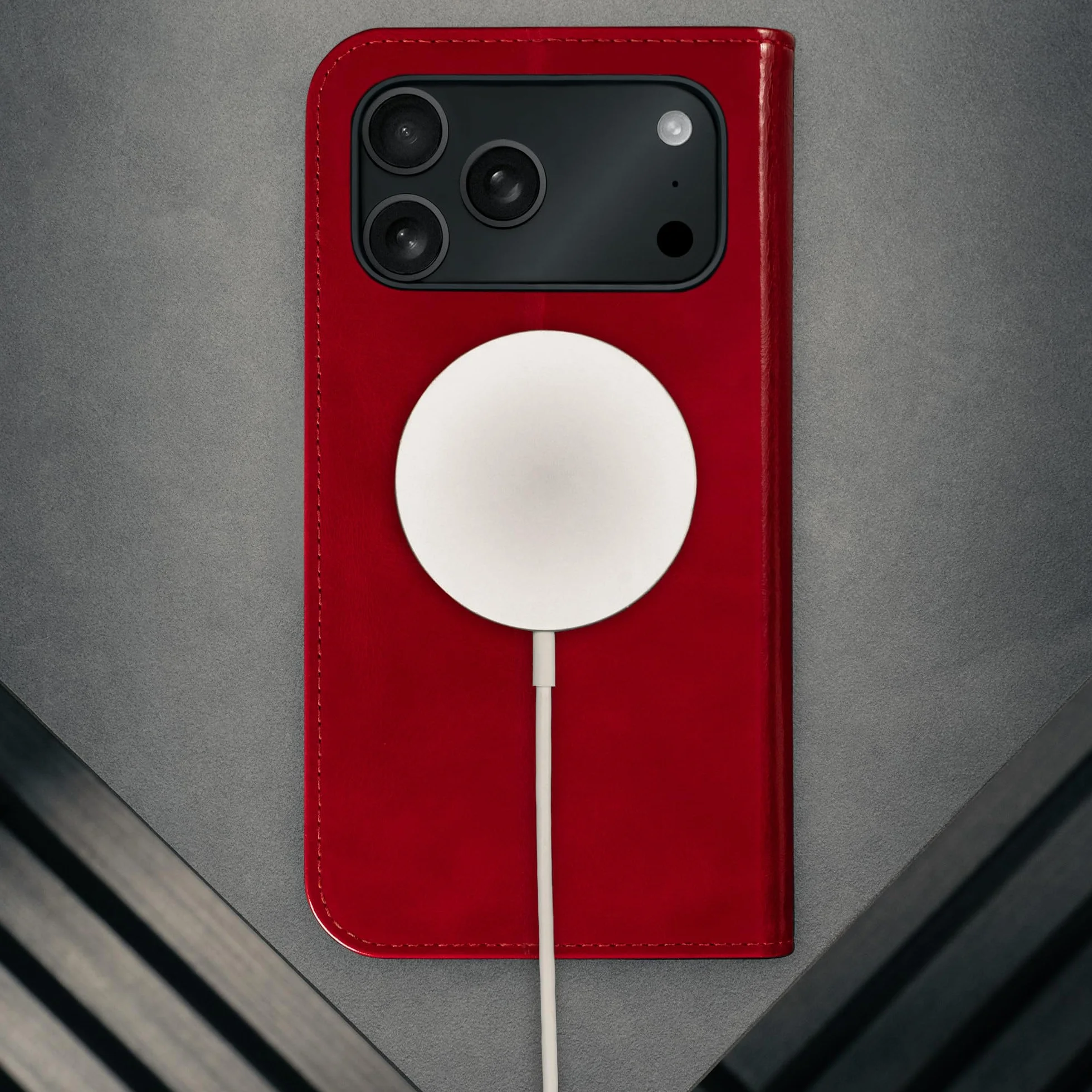 TORRO Skórzane etui kompatybilne z iPhone'em 17 Pro Max 6.9" 2025 - etui portfelowe ze skóry premium z podstawką i przegródkami na karty (Kompatybilny z oficjalnymi ładowarkami MagSafe) -Czerwony