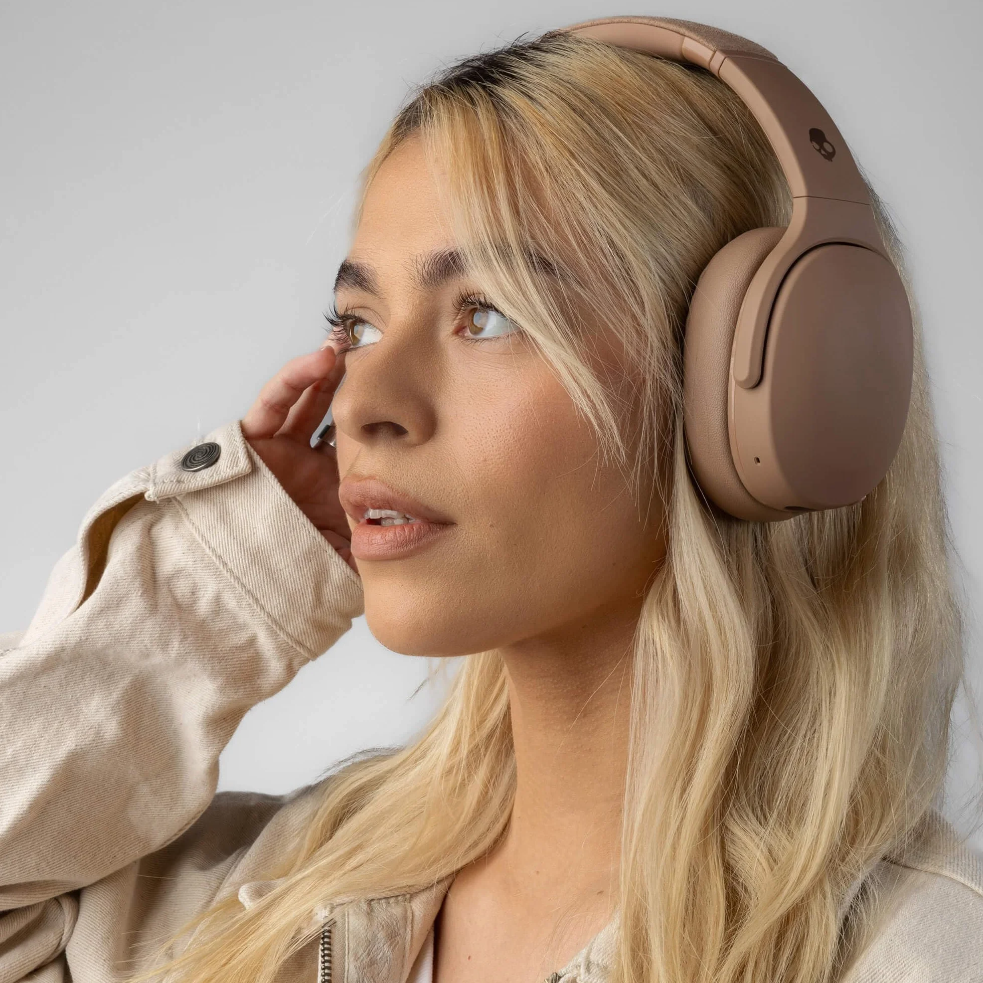 Skullcandy Crusher Evo Bezprzewodowe Słuchawki Nauszne z Regulowanym Basem Sensorycznym, 40 godz. Słuchania, Mikrofon, Obsługa iPhone’a, Androida i urządzeń Bluetooth – Beige