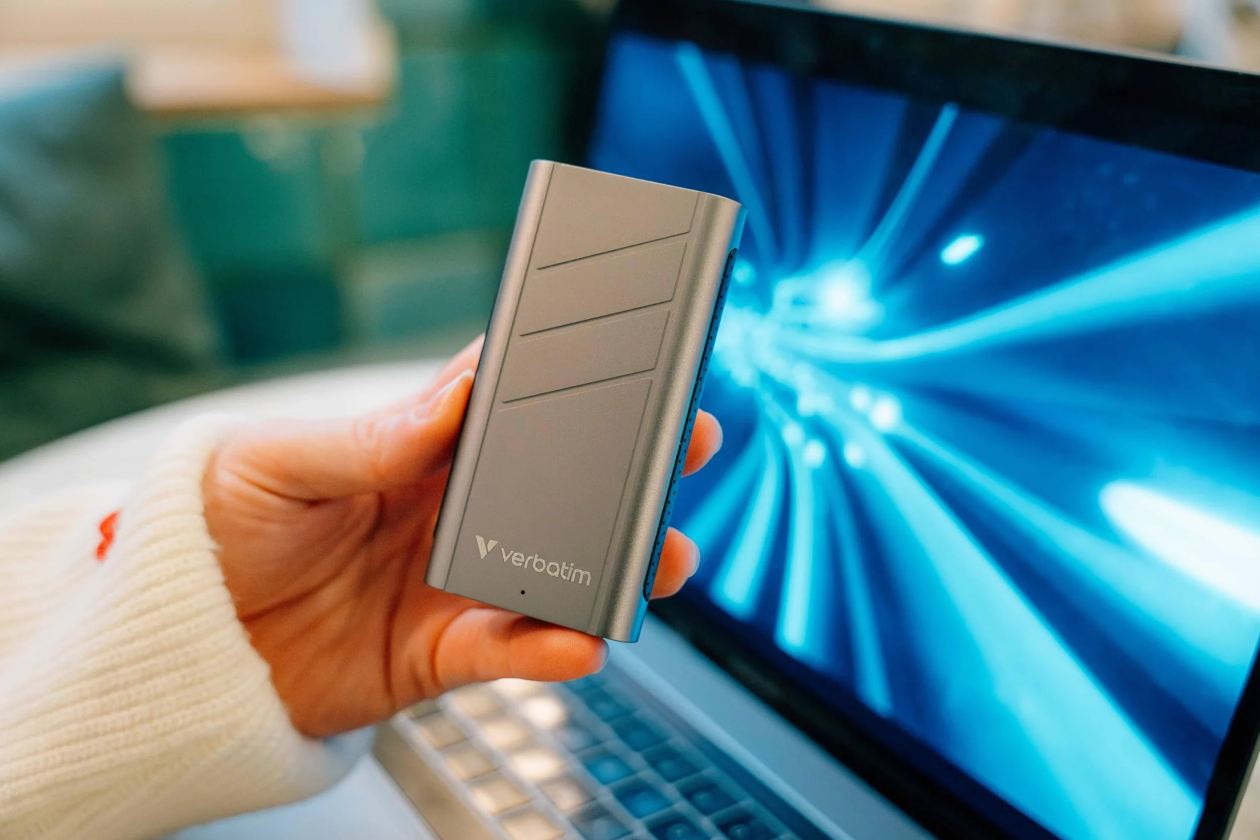 Verbatim TurboMetal Portable SSD, 1 TB, bardzo szybki, odczyt do 3700 MB/s, zapis do 3600 MB/s, zewnętrzny dysk twardy USB 4.0, 40 Gbps, do komputerów Mac, PC, laptopów, smartfonów i konsol do gier