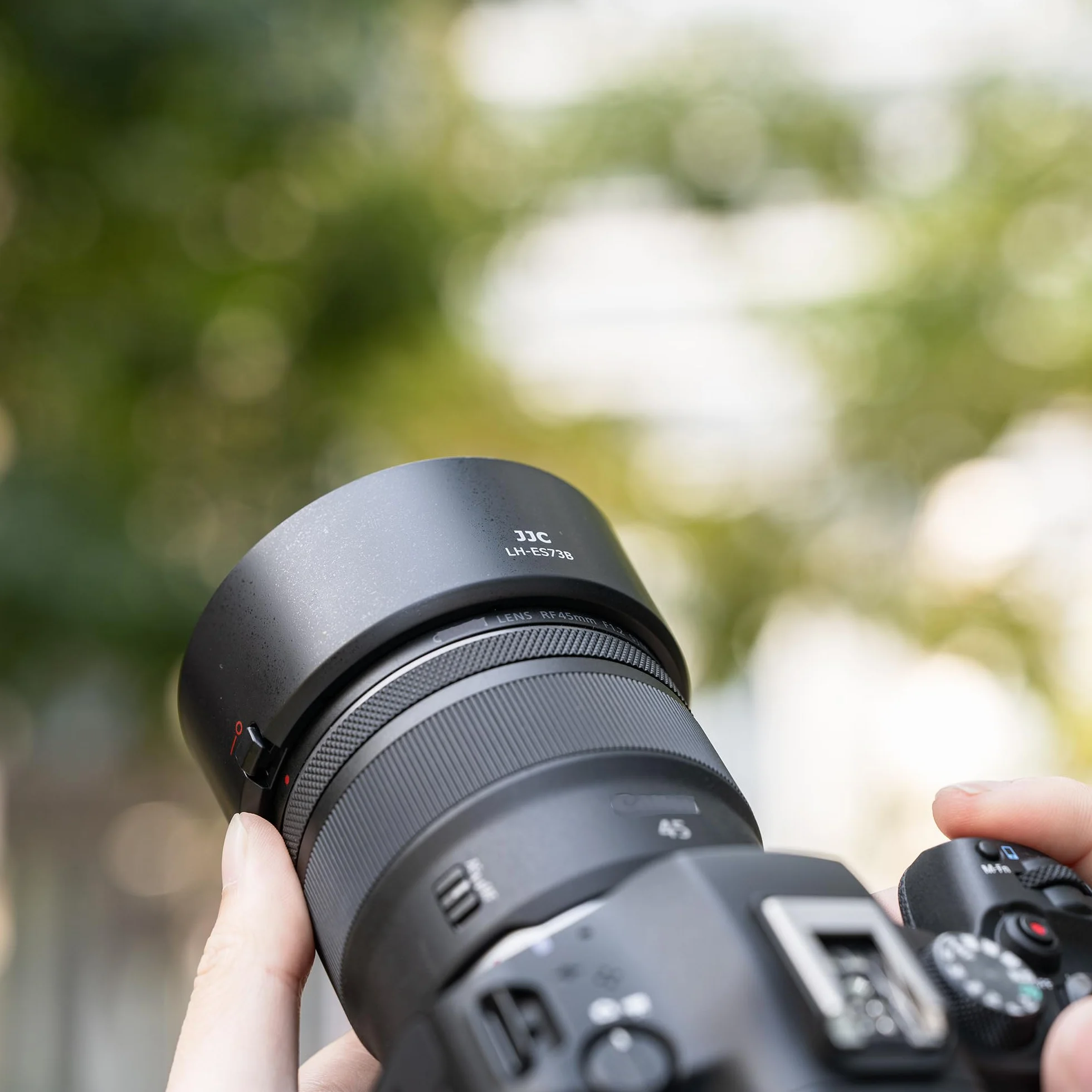 JJC ES73B Bagnetowa osłona obiektywu kompatybilna z obiektywem Canon RF 45 mm F1.2 STM, dwustronna osłona obiektywu zastępuje Canon ES-73B