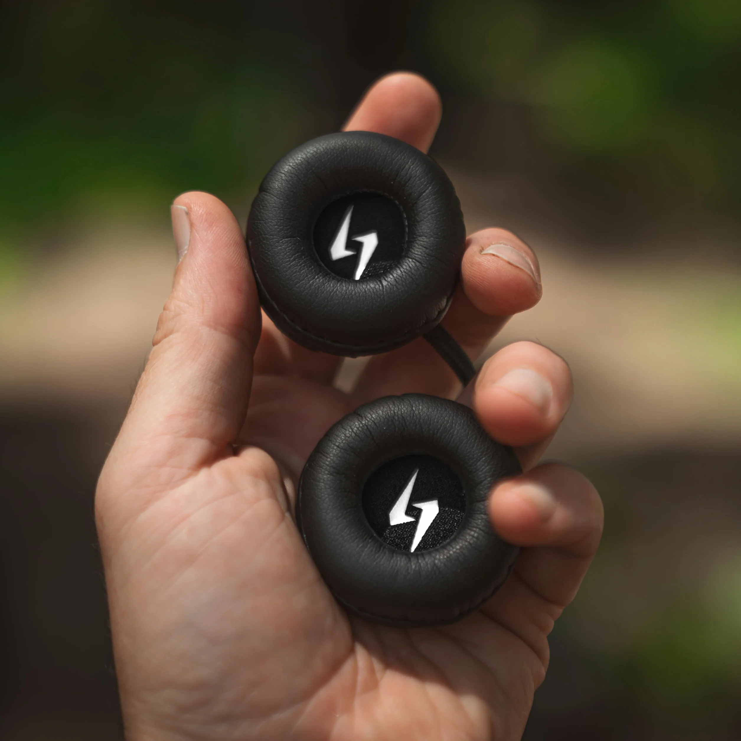 Syphon SoundPro: ultracienkie słuchawki Bluetooth Moto 9,6 mm - przyjazne dla rękawiczek sterowanie, ogromny dźwięk, wodoodporność IP55, wbudowany mikrofon, uniwersalne dopasowanie do każdego