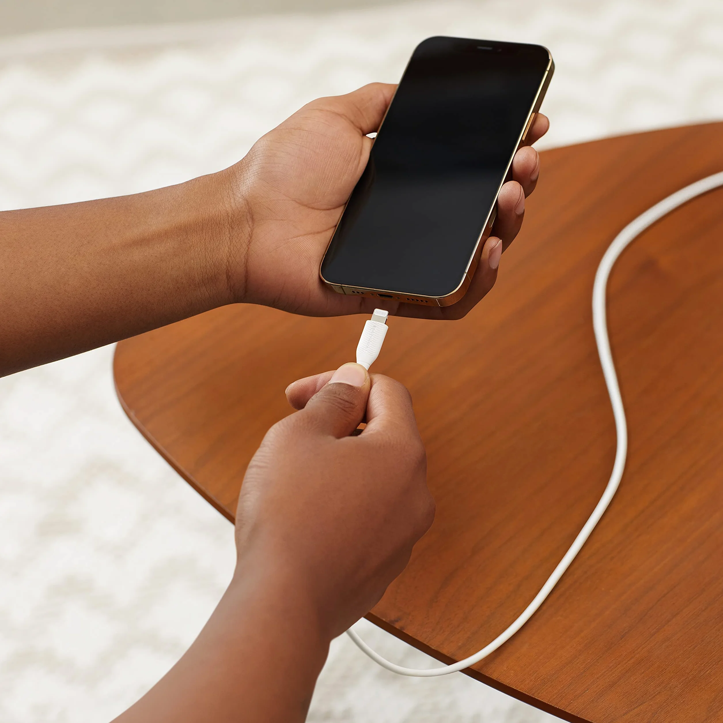 Amazon Basics Kabel połączeniowy Lightning na USB-A, certyfikowany przez MFi kabel do ładowania do iPhone'a, biały, 0,9 m
