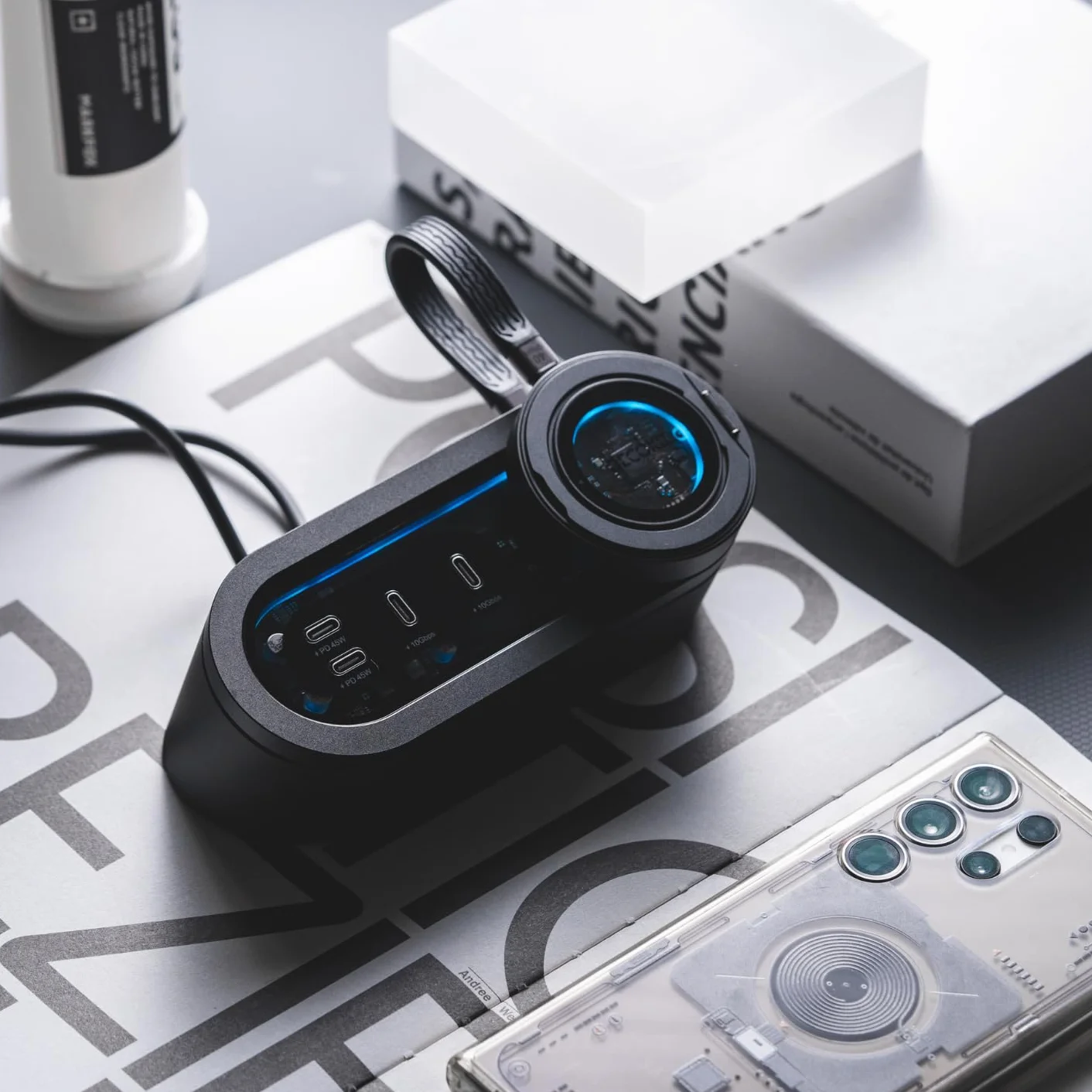 DK-STATION2 Magnetyczny koncentrator obudowy SSD ze stojakiem na telefon DK-DISK2 obudową SSD i DK-HUB2, USB-C 3.2 Gen2 10 Gb/s, podwójne szybkie ładowanie 45 W, RGB LED (czarny)