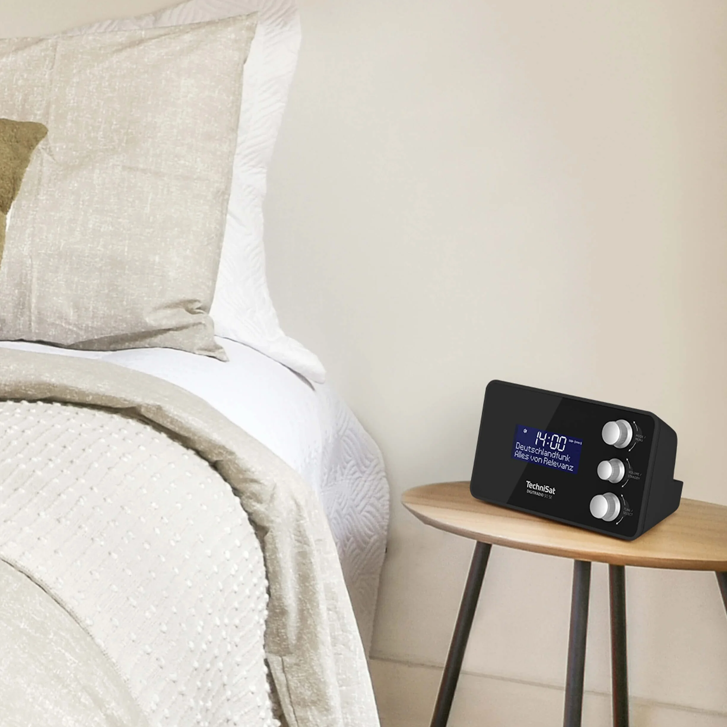 TechniSat DIGITRADIO 50 SE - Radiobudzik (DAB+/FM, ściemniany wyświetlacz, 2 programowalne alarmy, drzemka, timer uśpienia, 1,5 W, wejście słuchawkowe, ładowanie USB) czarny