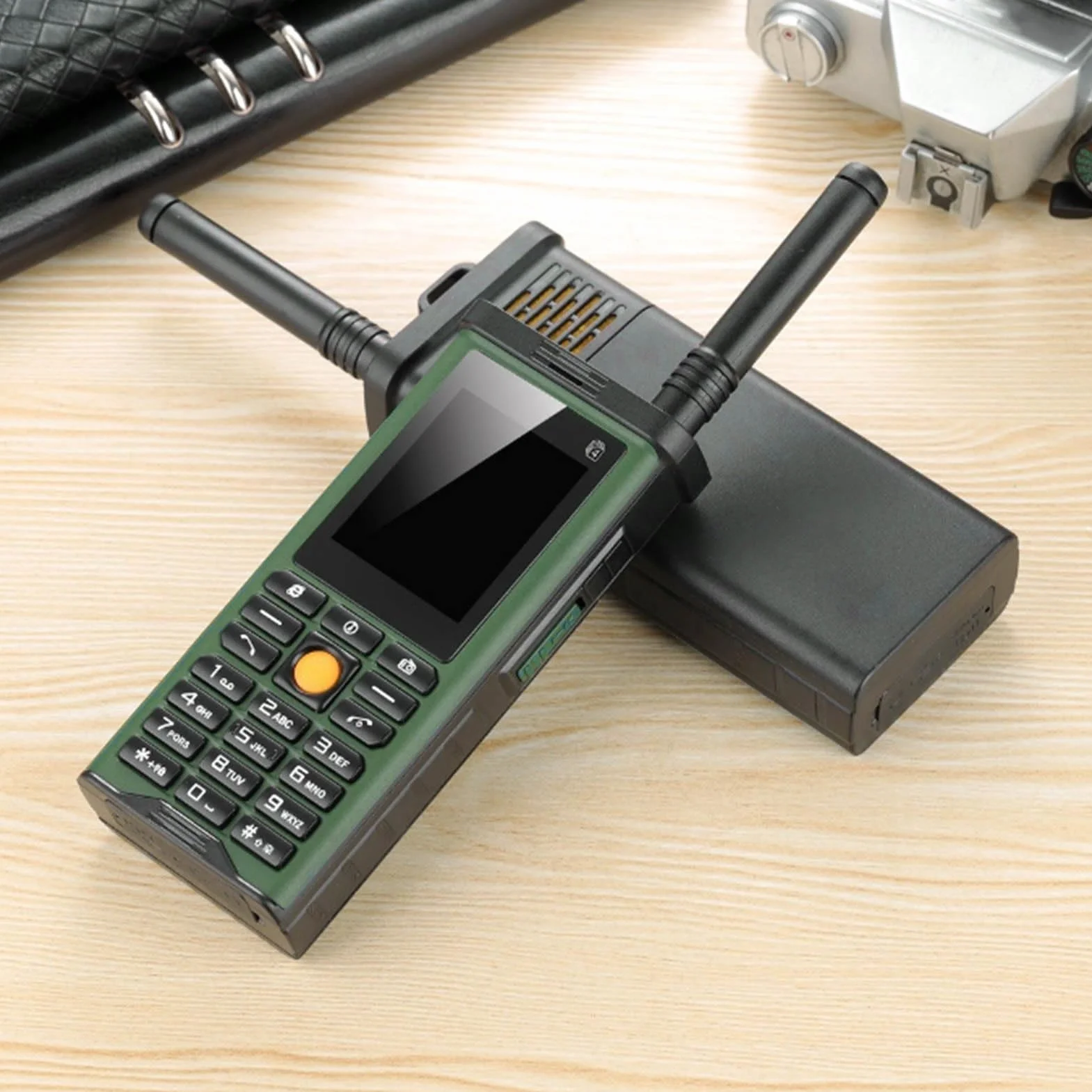 SG8800 wytrzymały telefon dla osób starszych 4 karty SIM 4 czuwanie starszy telefon komórkowy duży przycisk czysty dźwięk 10000 mAh retro obsługa telefonu latarka Bluetooth (zielona)