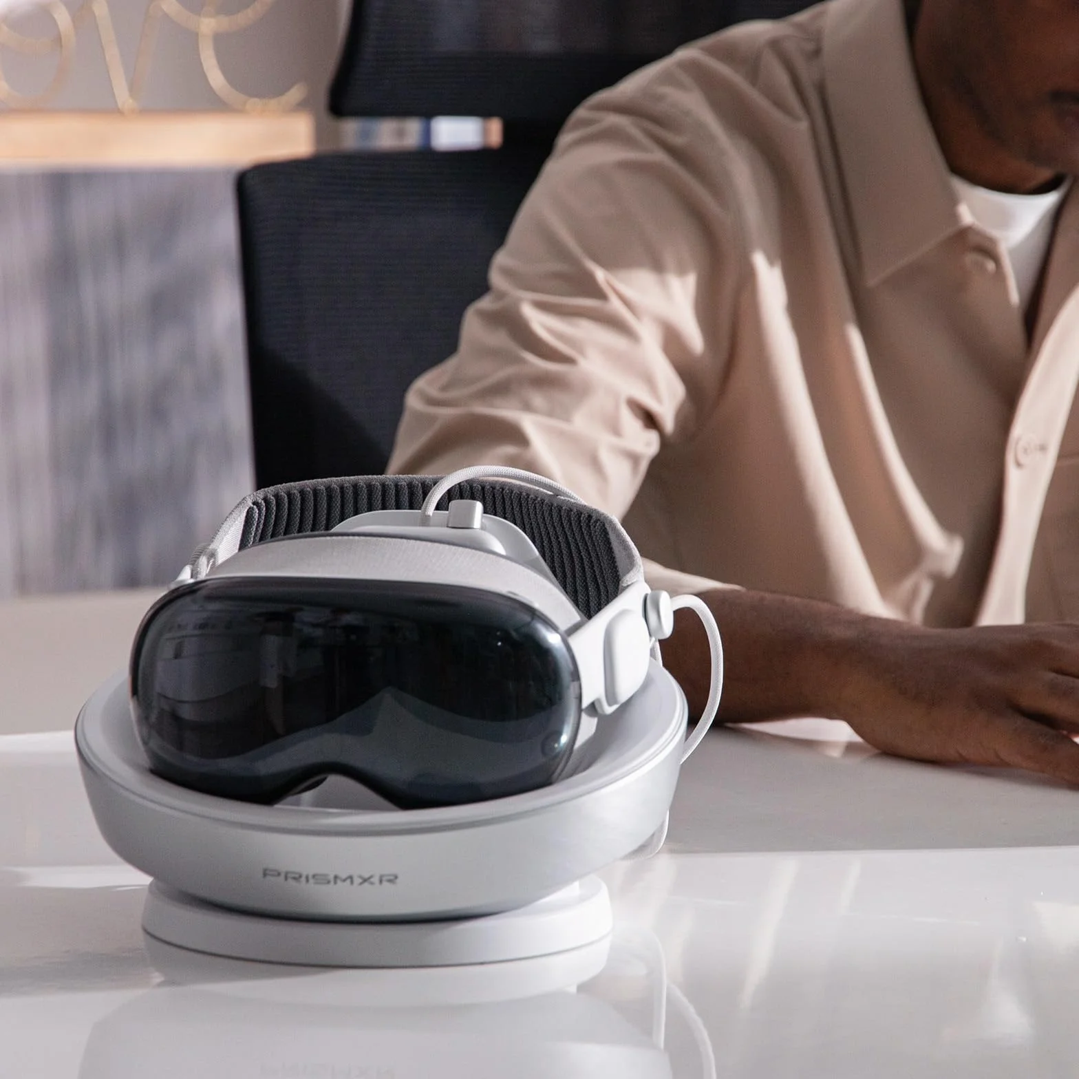 PRISMXR Stacja ładująca do Vision Pro 65 W Fast Charge z ładowarką USB-C i kablem, stacja ładująca VR Vision Pro (Carina D1)