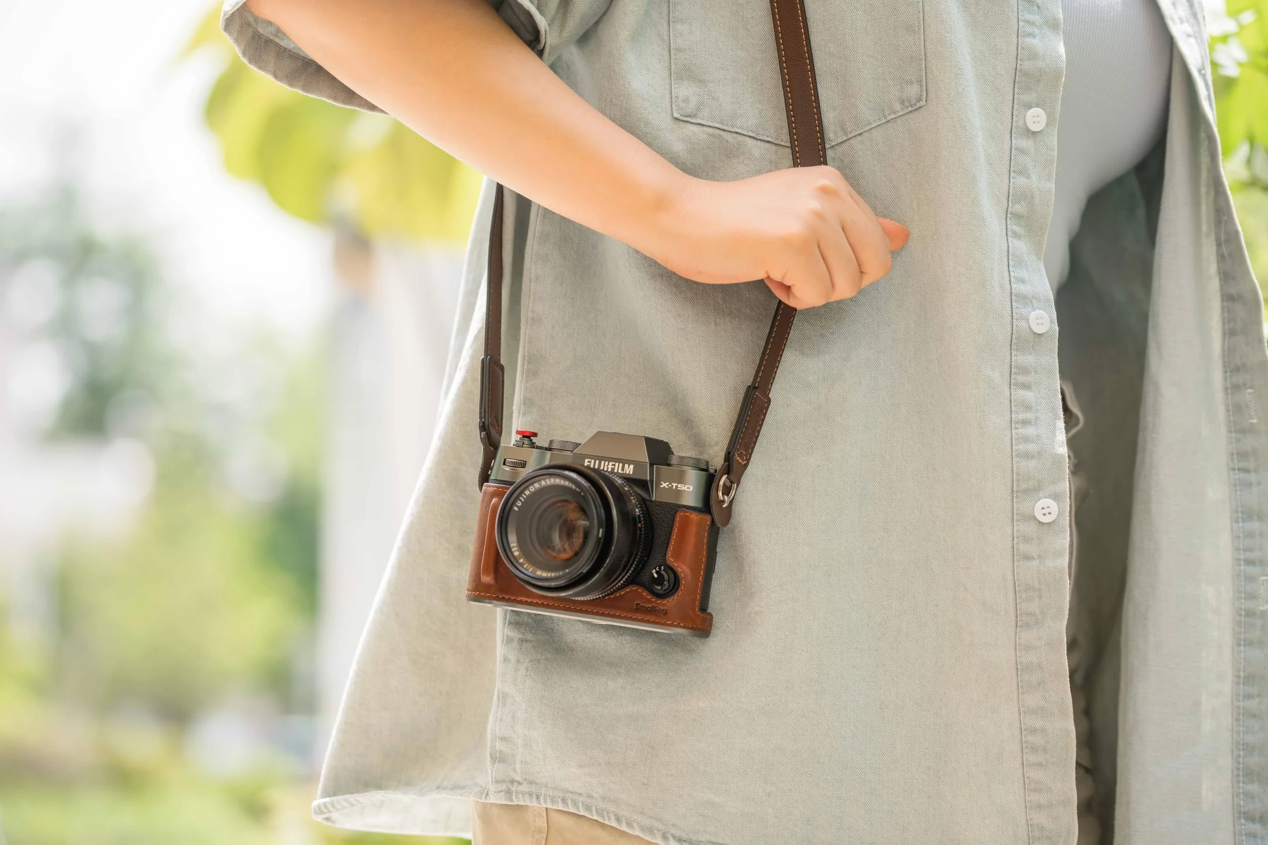SMALLRIG X-T50 Half Leather Case Kit with Shoulder Strap, Skórzany Futerał na Aparat Fotograficzny w Stylu retro z Aluminiową Ramą dla FUJIFILM X-T50, (Brązowy) - 4710