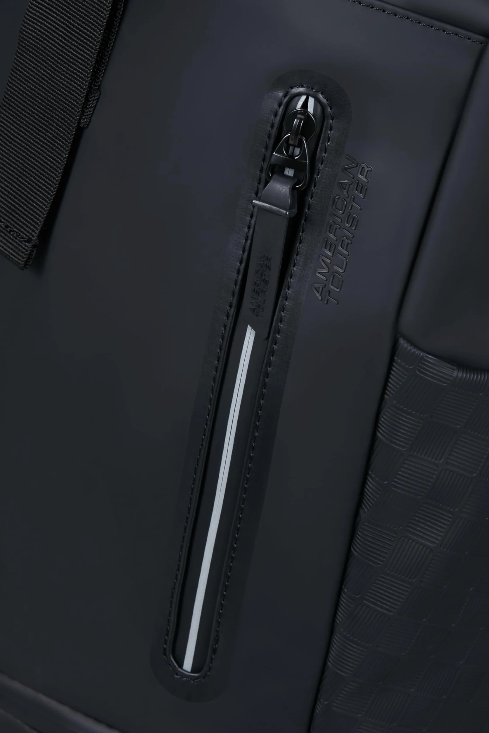 American Tourister Urban Tide - Rolltop Plecak na Laptopa 15.6", wodoodporny, z kieszenia na buty/ubrania, do biura, szkoly & uczelni - Czarny