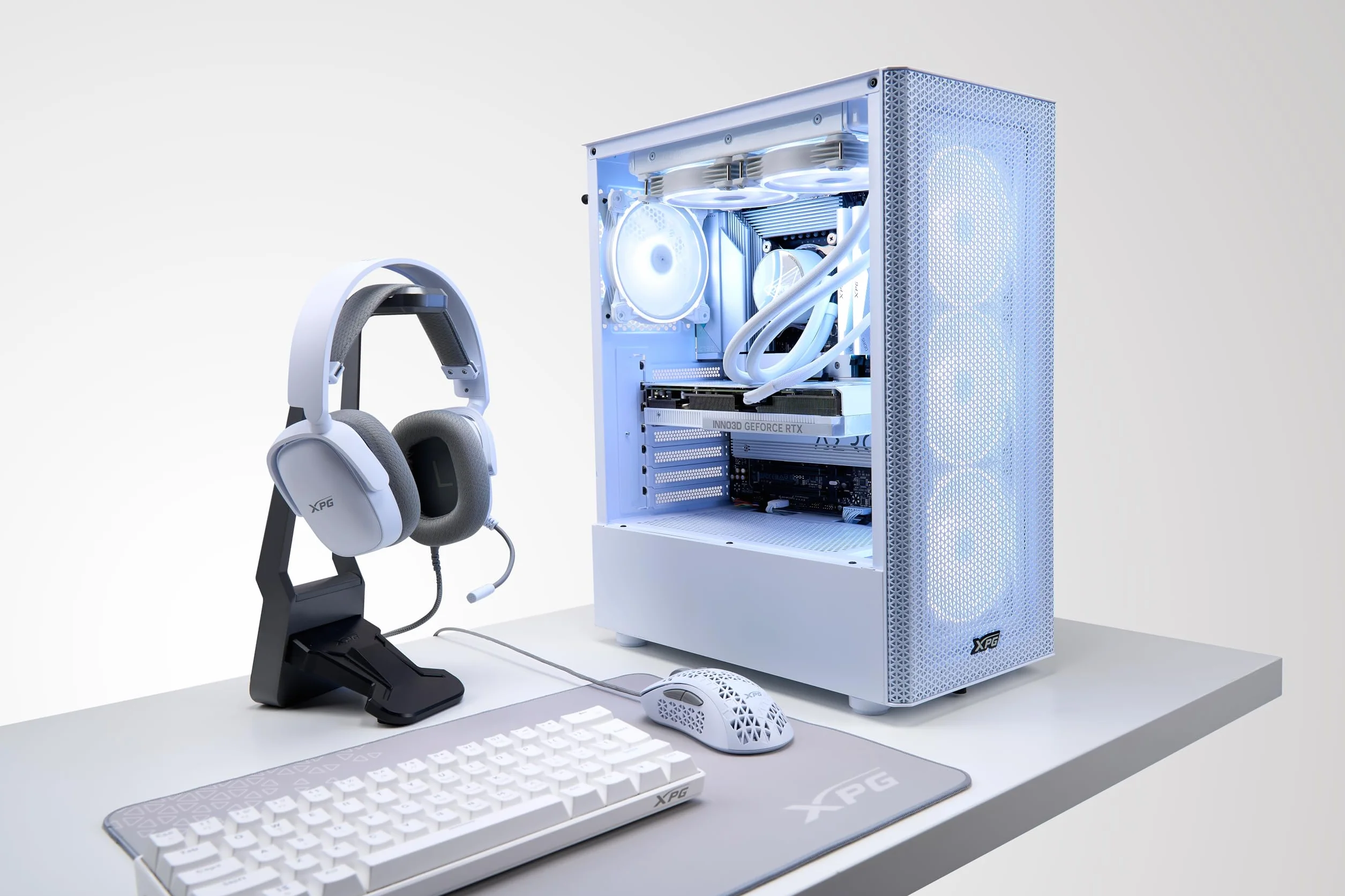 XPG Valor Mesh (kompaktowa obudowa ATX-Mid-Tower, konstrukcja panelu przedniego Mesh, panel boczny ze szkła hartowanego 3 mm, fabrycznie zainstalowany wentylator x4 120 mm)