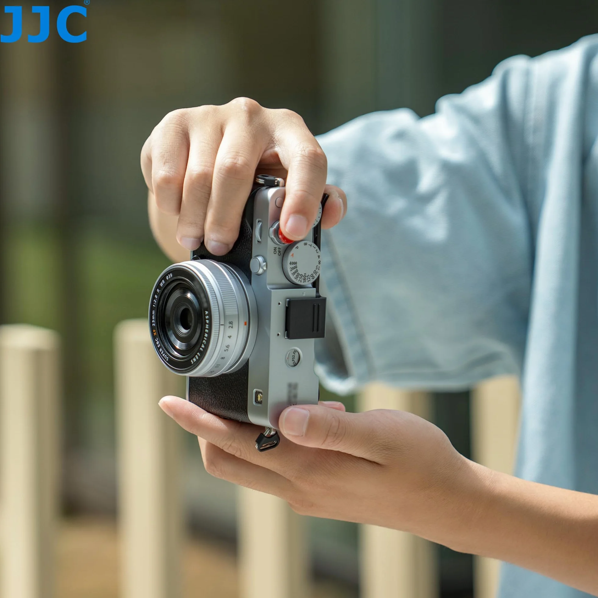 JJC Metalowy pokrowiec na gorącą stopkę kompatybilny z Fujifilm X-E5, czarny | Zawiera przycisk migawki, silikonowe okleiny, ochronę przeciwpyłową, zwiększoną równowagę ręczną
