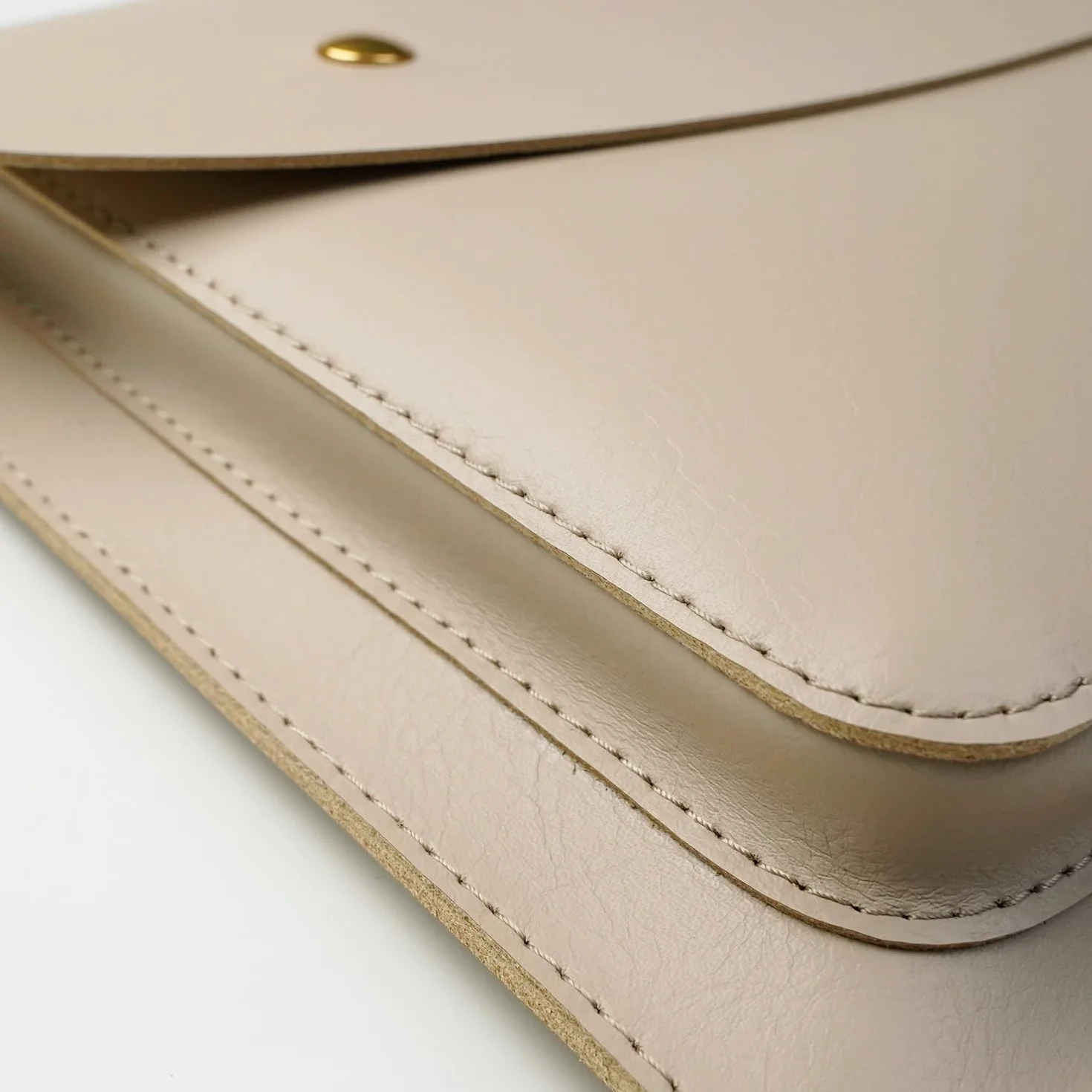 Skórzany pokrowiec na laptopa 33.0 cm, kompatybilny z MacBook Air 13 A2681 A2337 A2179 A1932/Pro 13 M2 A2686 M12338 kolor piaskowy