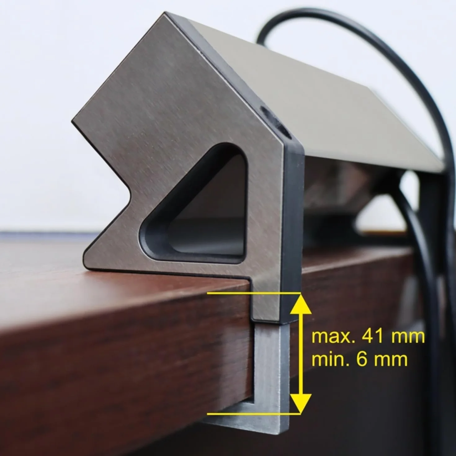 Aluminiowa listwa zasilająca z 3 gniazdami, USB, montaż zaciskowy, kabel zasilający