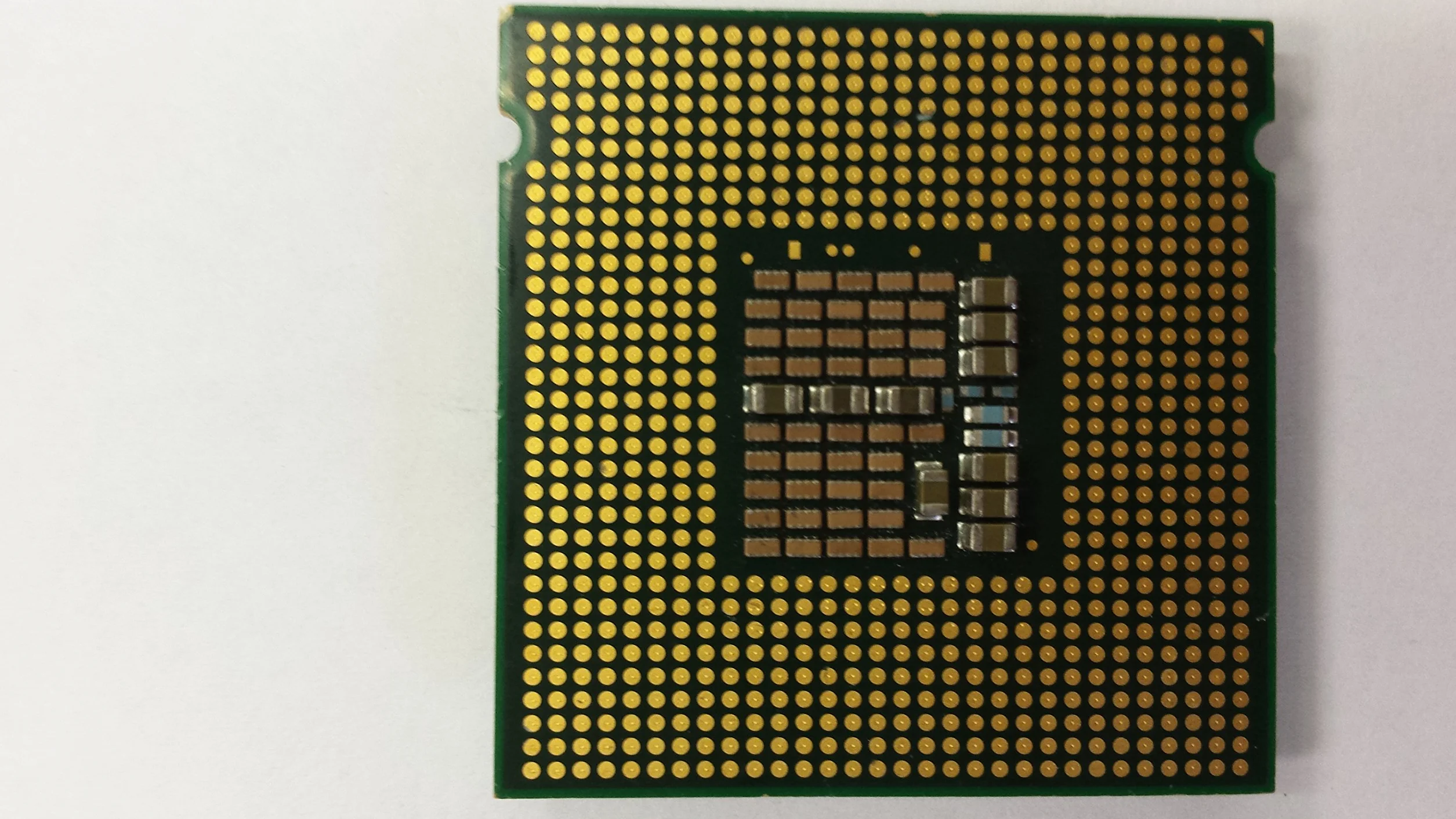 Intel ® Core™2 Quad Procesor Q9300 (6M Cache, 2,50 GHz, 1333 MHz FSB) 6 MB L2 – procesor (2,50 GHz, 1333 MHz FSB), 2,50 GHz, 45 nm, Intel Core 2 Quad Q9000 dla komputerów stacjonarnych, 6 MB, LB, LB 2, FSB)