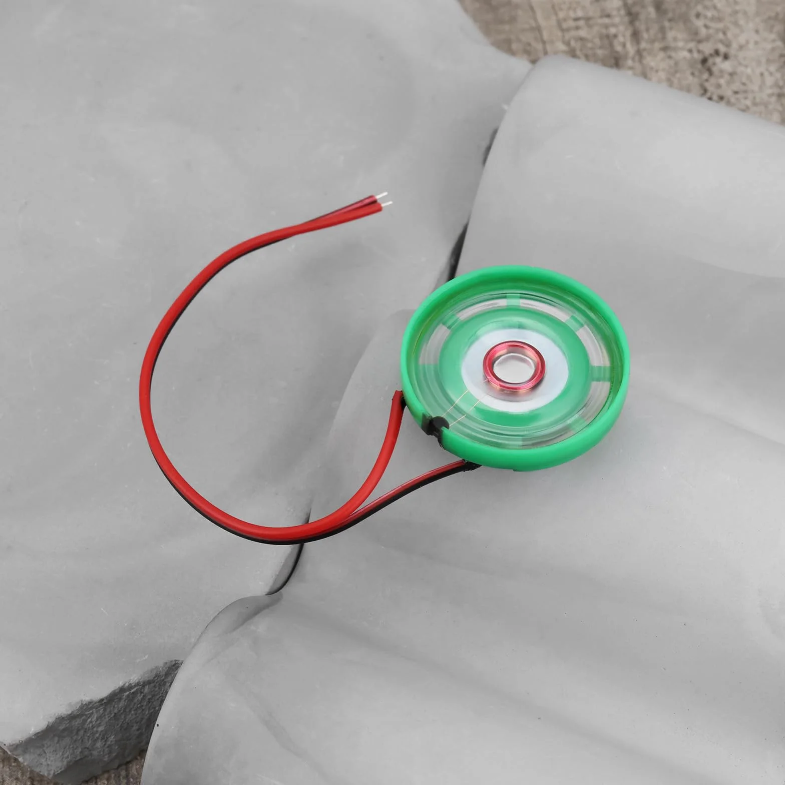 5 szt. Mini głośnik zabawka magnetyczny głośnik wewnętrzny zamiennik głośnika 8 omów 0,5 W do gier elektronicznych DIY 26 mm długość kabla 100 mm zielony