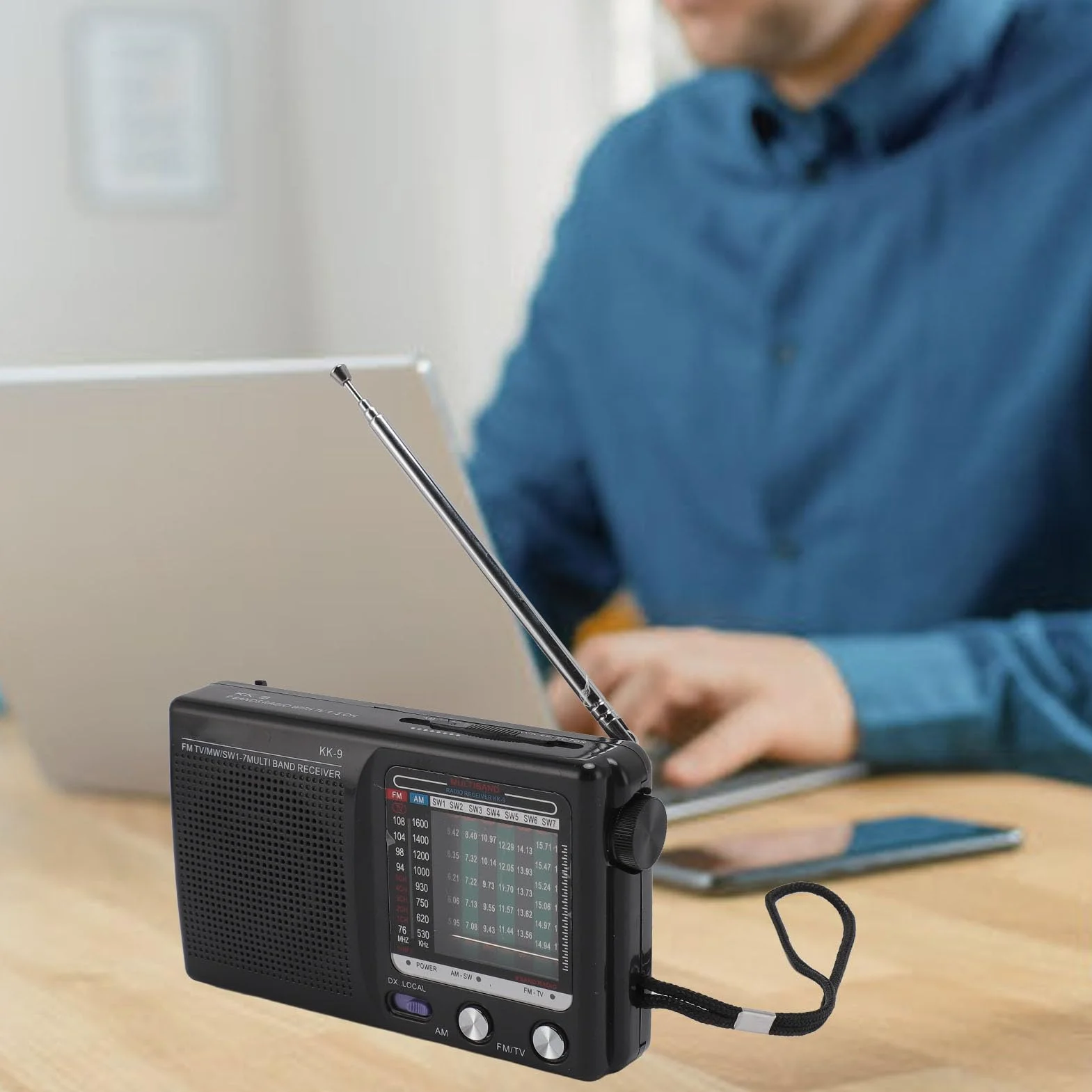 Przenośne radio wielopasmowe awaryjne dla osób starszych z chipem
