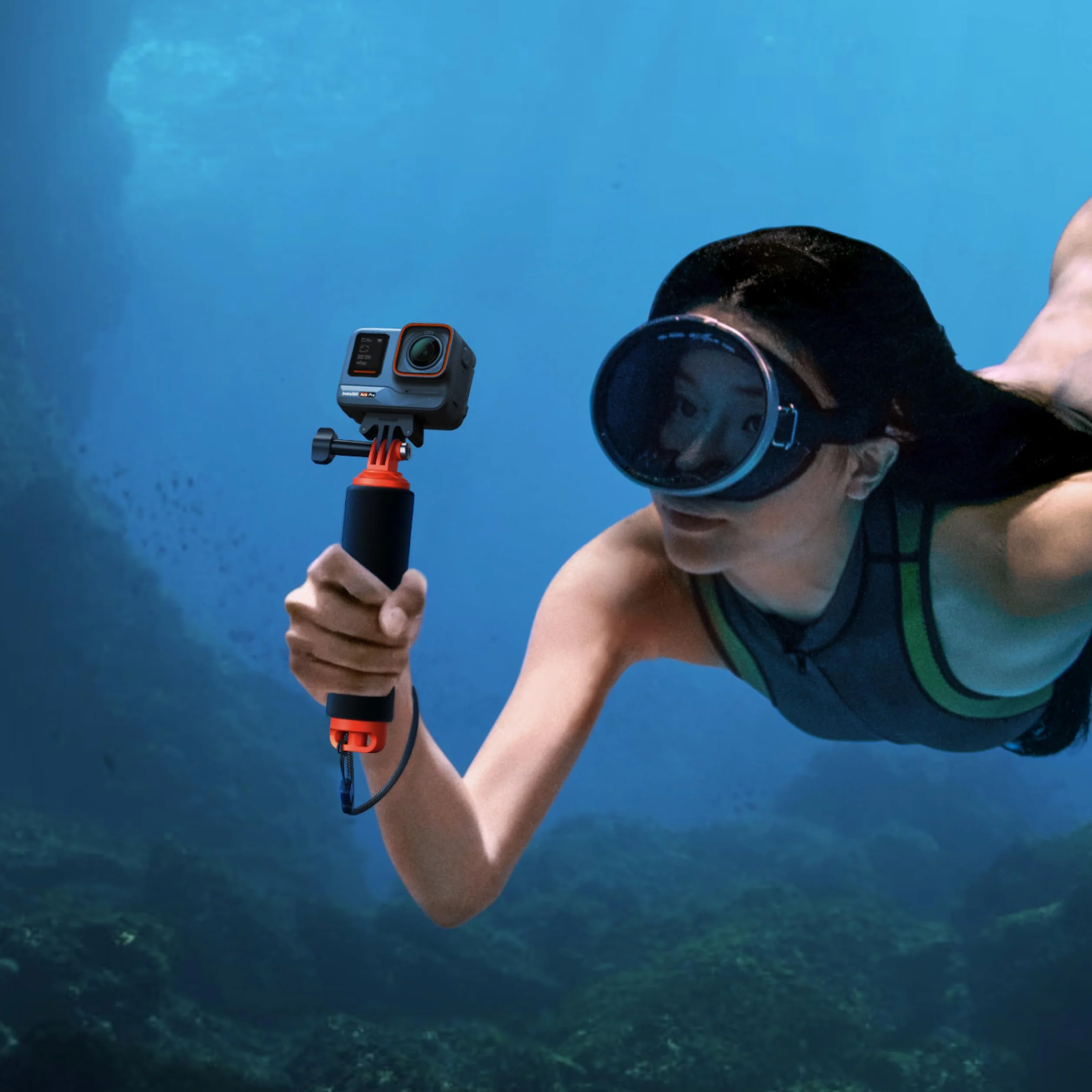 Insta360 Pływający uchwyt ręczny, uchwyt wyporowy z antypoślizgowym uchwytem, kompatybilny z kamerami Insta360 Ace, Ace Pro, Ace Pro 2, GO 3, GO 3S, GO Ultra, X2, X3, X4, X5, czarno-pomarańczowy