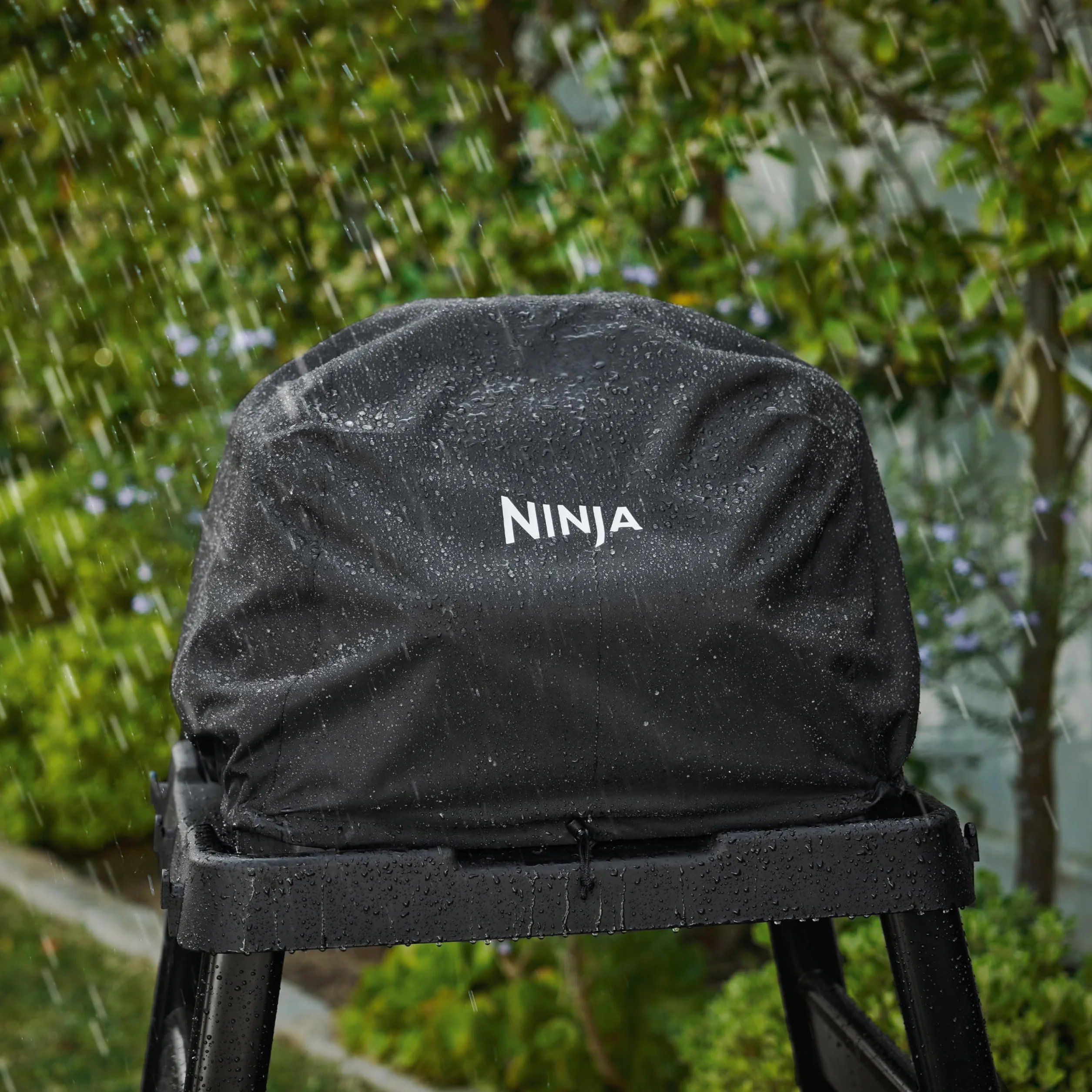 Ninja Woodfire Pokrowiec na grill elektryczny, oficjalne akcesorium, pasuje do elektrycznego grilla zewnętrznego Ninja Woodfire (OG701/751), wodoodporny, nieblaknący, czarny, XSKCOVEREUUK