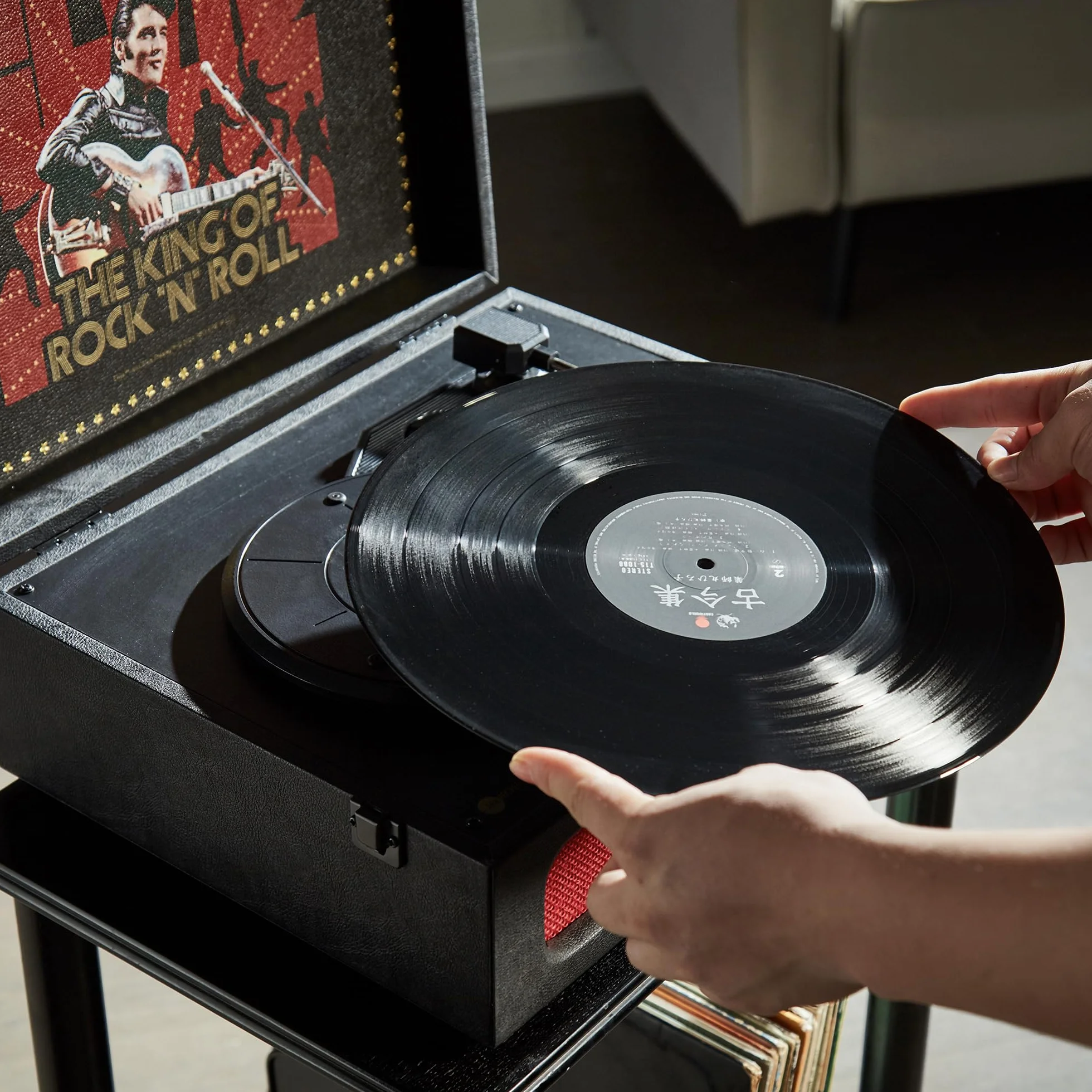 Arkrocket x Elvis Bluetooth Protable gramofon 3-biegowy Bluetooth wejście i wyjście gramofon wbudowane głośniki z wkładem magnetycznym automatyczne wyłączanie - Elvis Presley '68