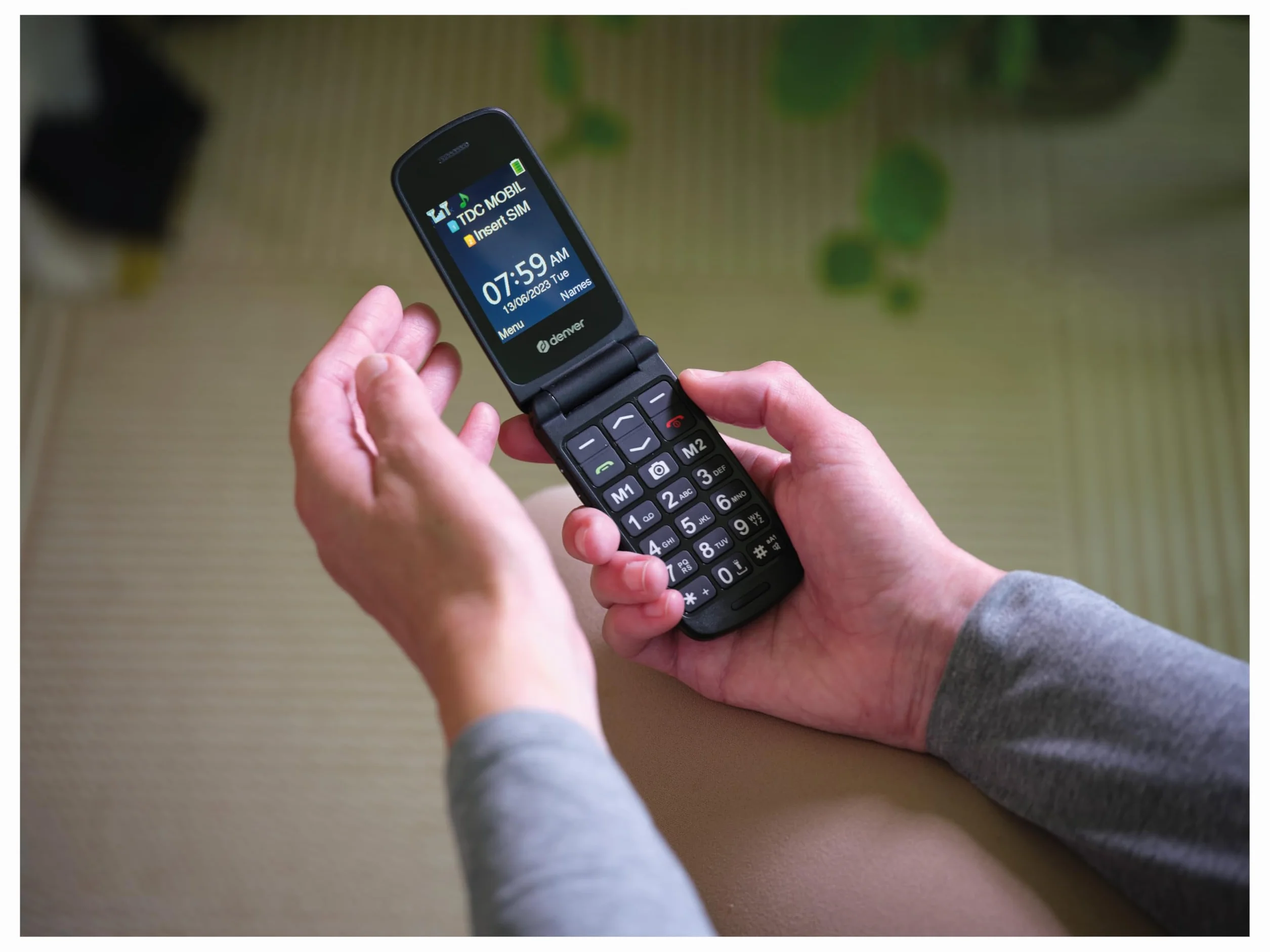 Denver telefon komórkowy 2,4 cala - SMS - quand Band - Camara - Przyciski sos - dla starszych