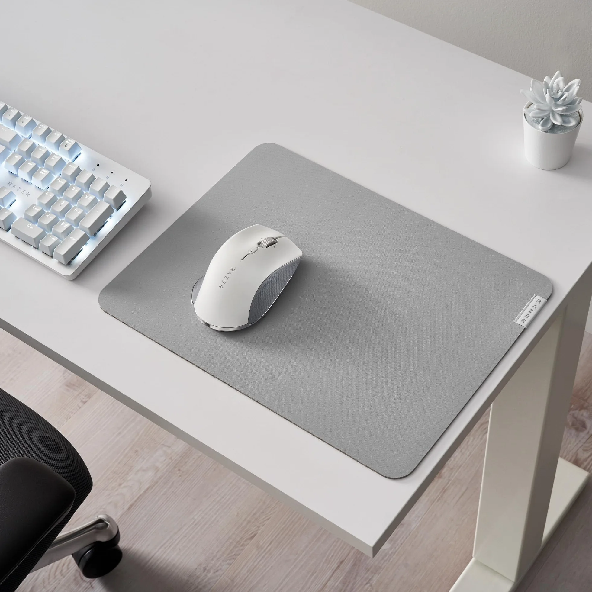 Razer Pro Glide - Miękka podkładka pod mysz zapewniająca produktywność w biurze (gruba gumowa pianka o wysokiej gęstości, teksturowana powierzchnia z mikrowłókniny, 360 x 275 x 3 mm)