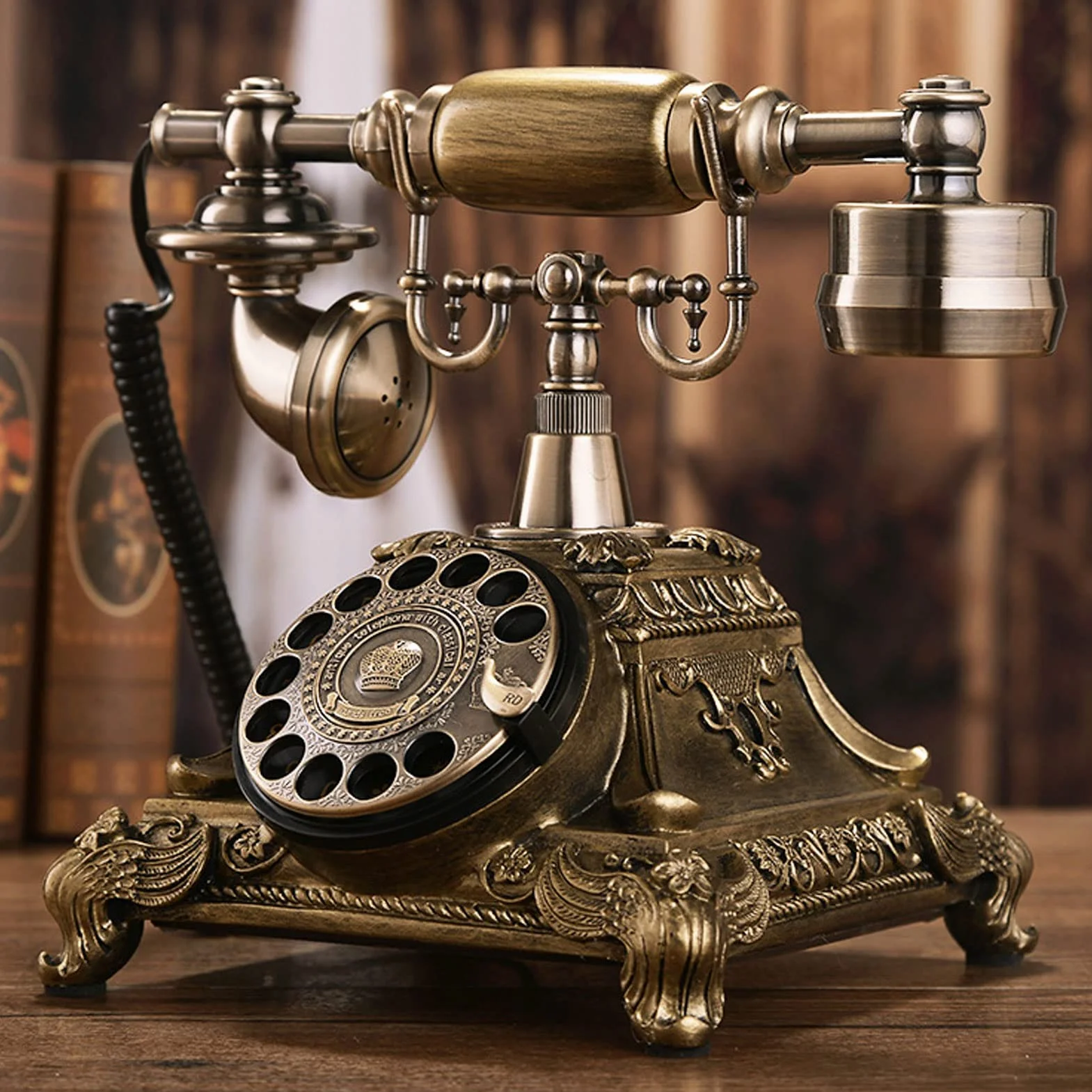 Retro telefon z obrotową tarczą z mechanicznym dzwonkiem, staromodny europejski przewodowy do domu, hotelu, biura, domu, dekoracja