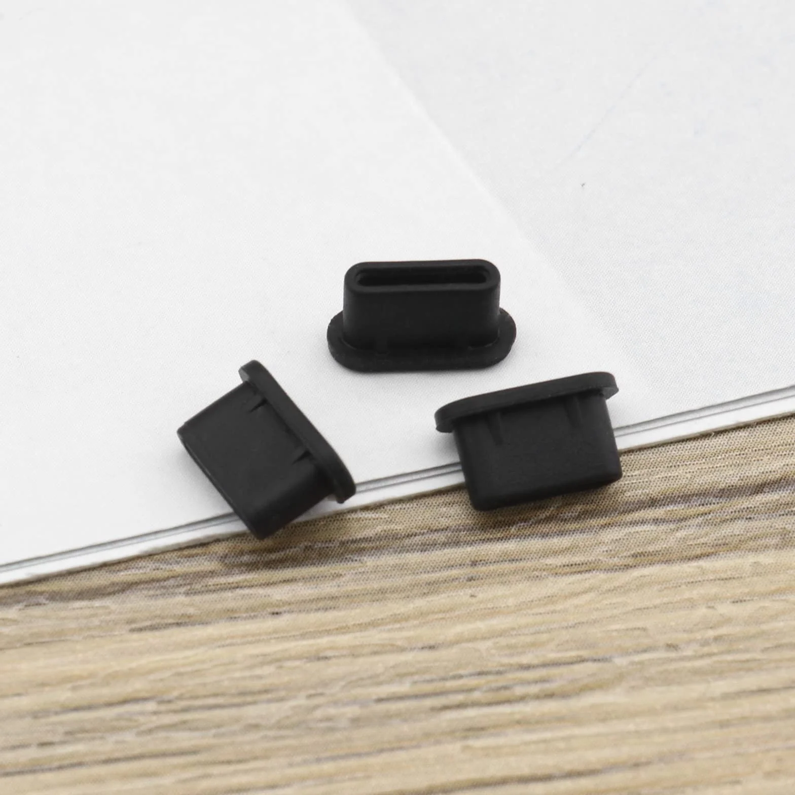 OTOTEC Zestaw 10 osłon wtykowych portów USB, osłona kabla USB C, osłona ochronna portu USB + zatyczki przeciwpyłowe USB C + ochraniacze przeciwpyłowe do gniazda słuchawkowego 3,5 mm, gumowe
