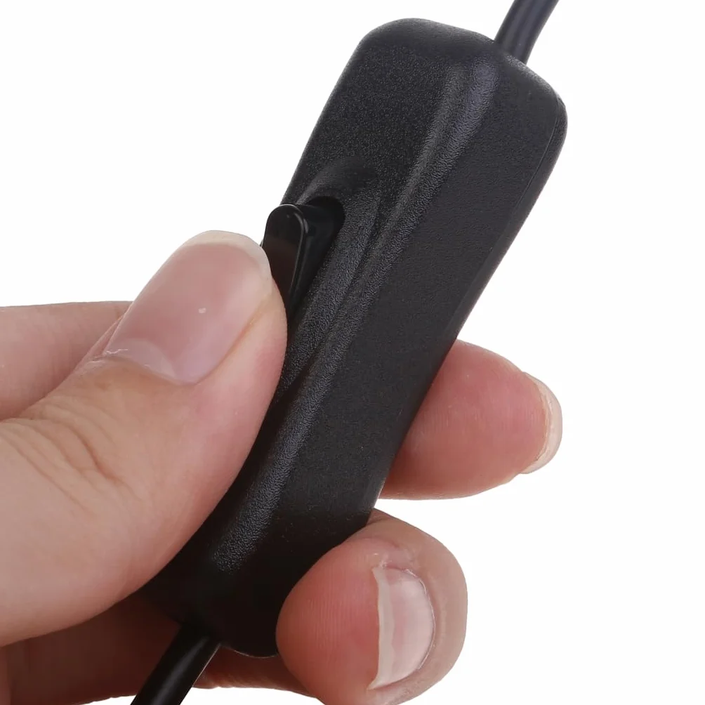 Przedłużacz USB C z przełącznikami rzędowymi na 4 tablety