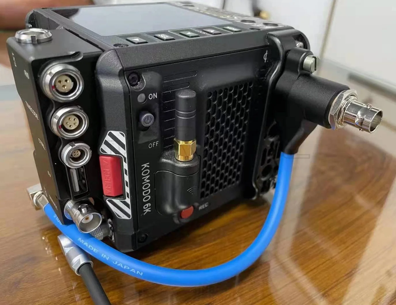 SZRMCC HD SDI zabezpieczenie przed przepięciem zabezpieczenie przed przepięciem izolacja kąt prosty BNC męski do żeński kabel wideo 12G 6G do kamery ARRI Alexa RED Komodo Sony-Canon (80cm)