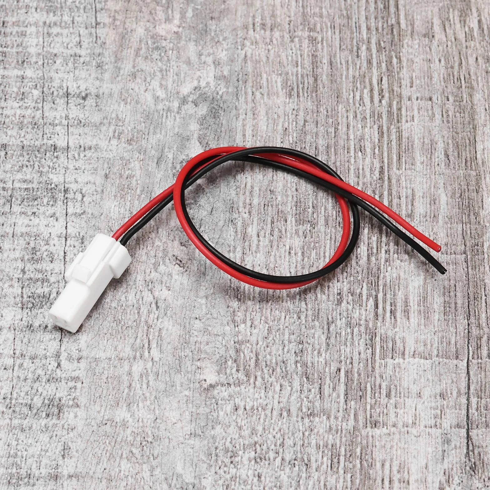 4-pinowy adapter okablowania GPS kompatybilny z Ducati Multistrada 1260 zasilacz impulsowy 12 V długość kabla 17 cm interfejs okablowania GPS do nawigacji