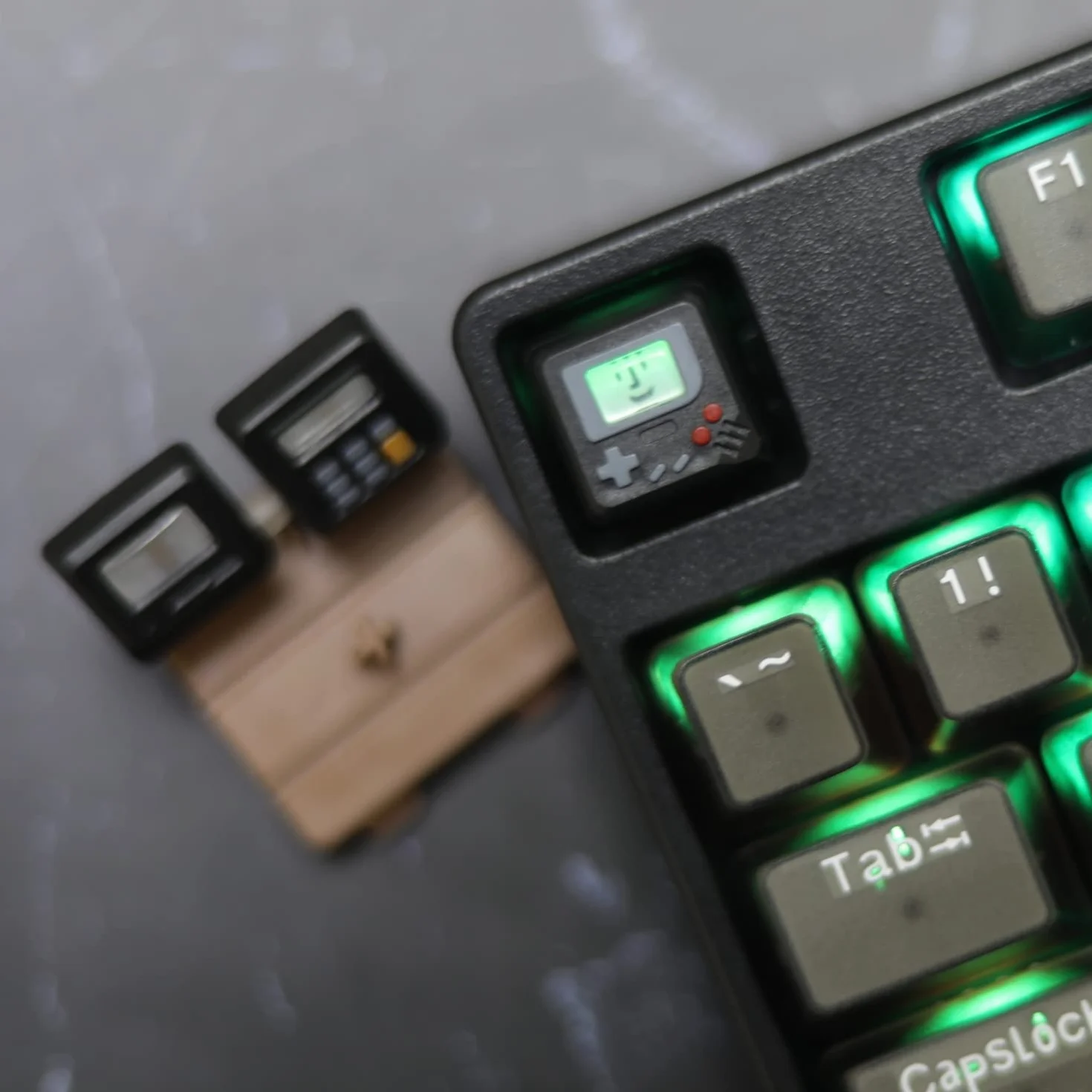 Błyszczący klawisz 3D ESC R4 do klawiatury mechanicznej, retro mini podkładka do gier (czarny)