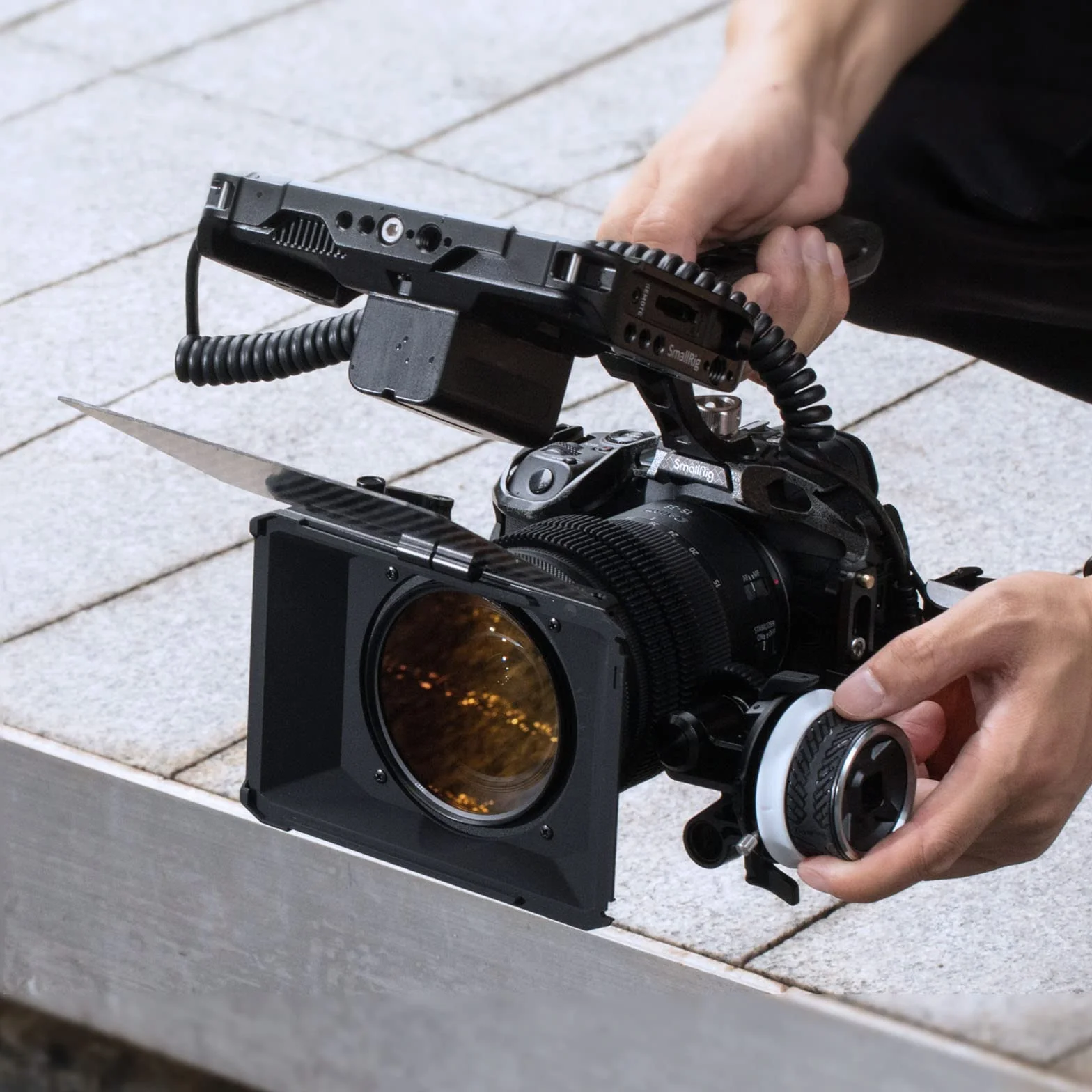 SMALLRIG Mini Matte Box Lite z Flagą Górną do Lustrzanek Cyfrowych i Aparatów Bezlusterkowych, Kompatybilny z Obiektywami 67mm/72mm/77mm/82mm/95mm, Dostarczany z Tacą na Filtry - 3575