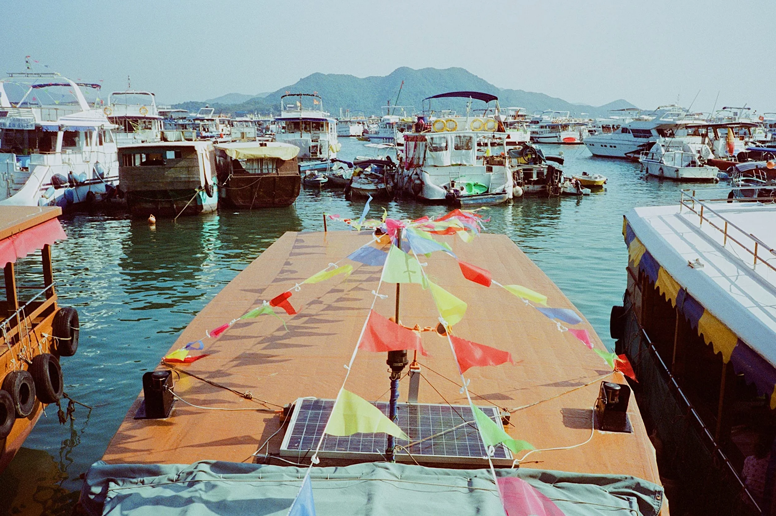 RETO Amber D400 35 mm kolorowy negatywny film kinowy, 27 ekspozycji, ISO400, 135, kinowy, styl obrazu, proces C41